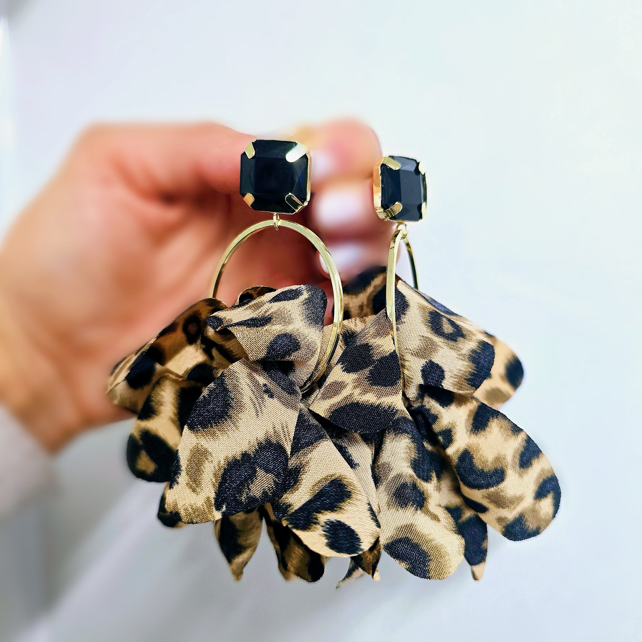 Auskari "Big Leopard"