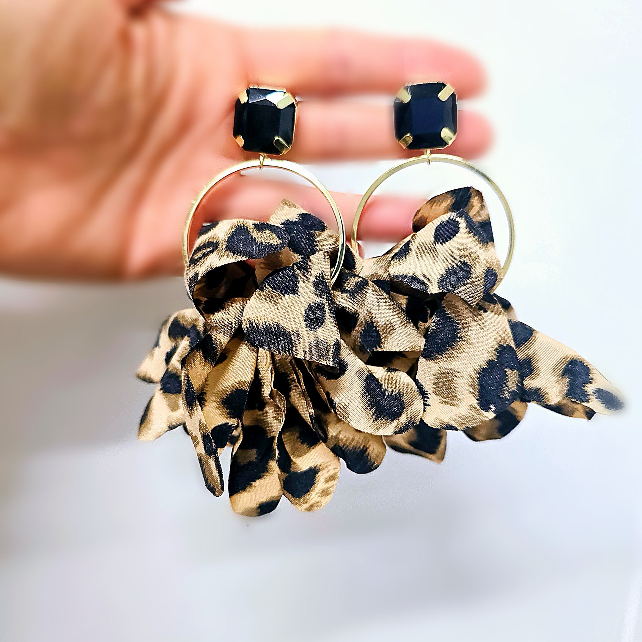 Auskari "Big Leopard"