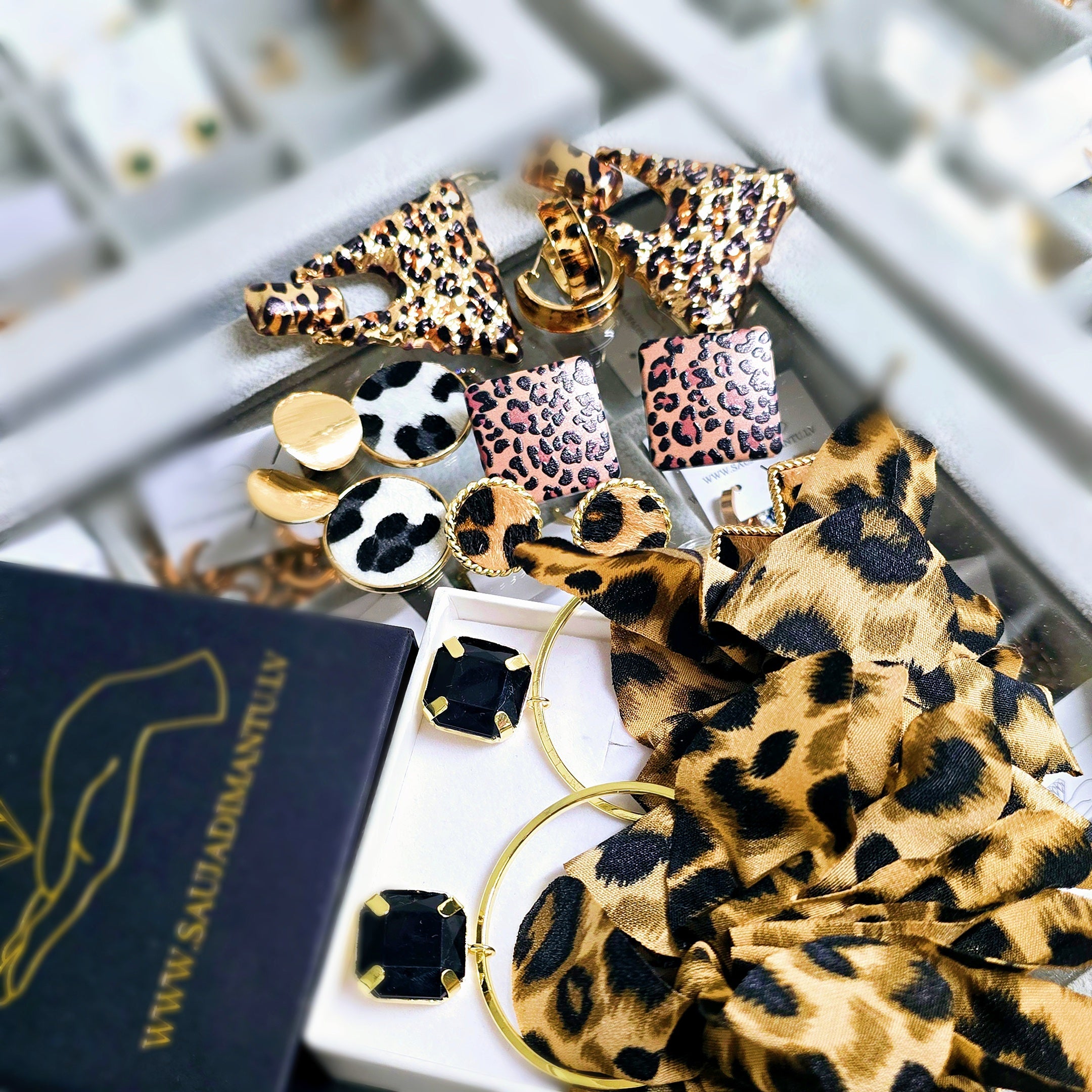 Auskari "Big Leopard"