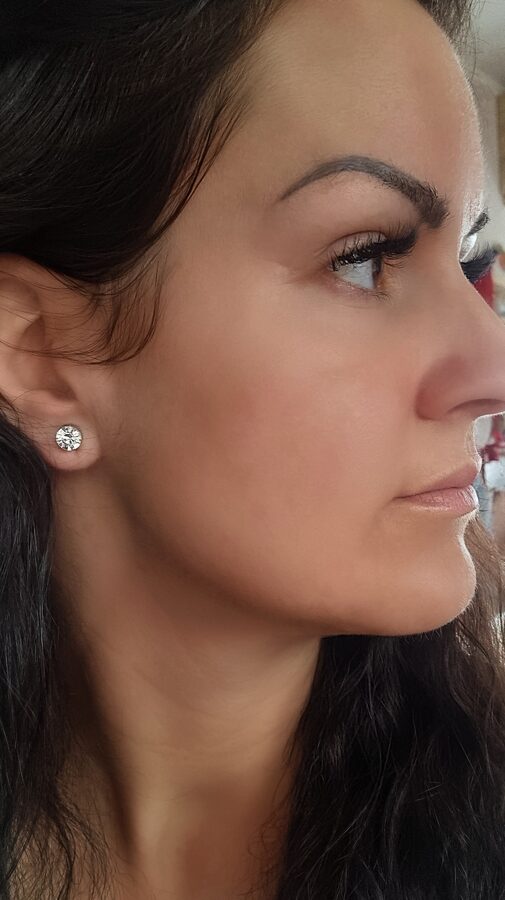 Apzeltīti auskari, neizraisa alerģiju, kvalitatīvi, neapsūbē, mitrumizturīgi. Drošs pirkums, ātra piegāde, plašs sortiments, vienkāršota atgriešana. Klasiski au…