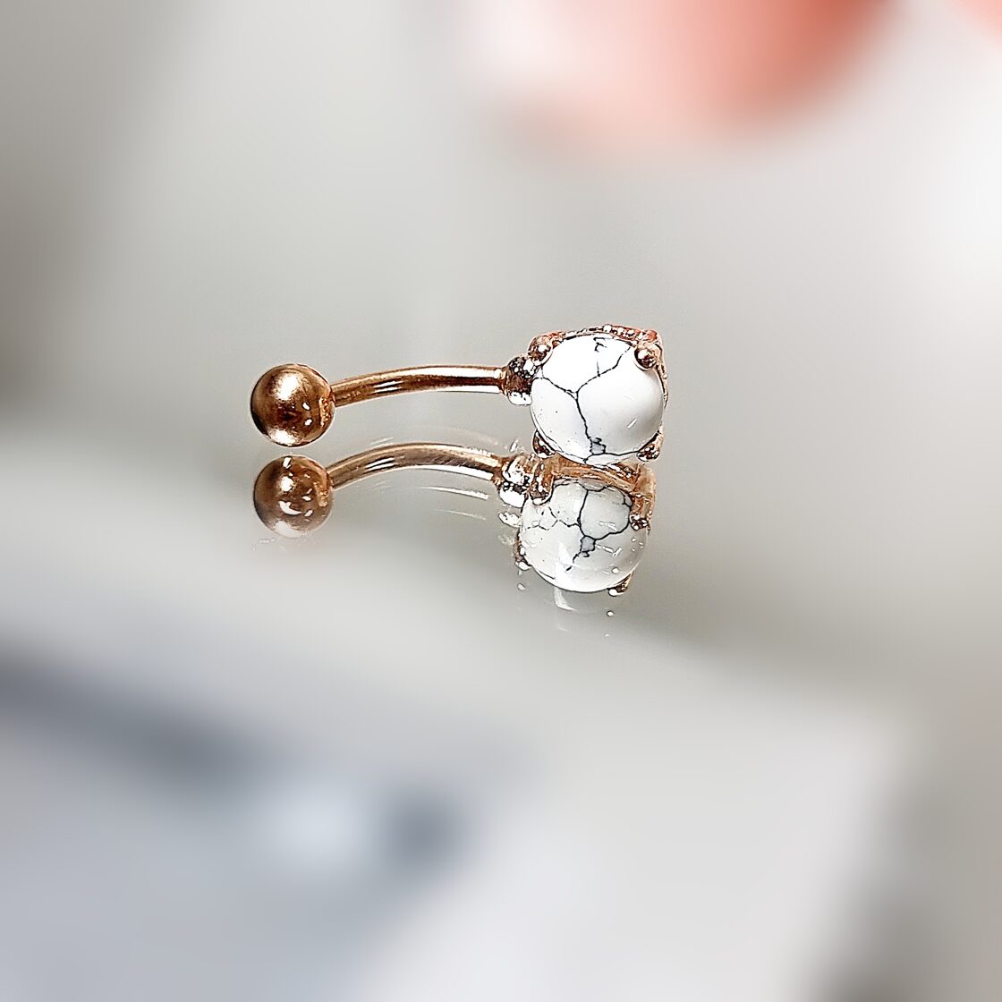 Apzeltīts pīrsings, neizraisa alerģiju, kvalitatīvi pīrsingi, neapsūbē, mitrumizturīgi. Drošs pirkums, ātra piegāde, plašs sortiments, vienkārša atgriešana. Deg…