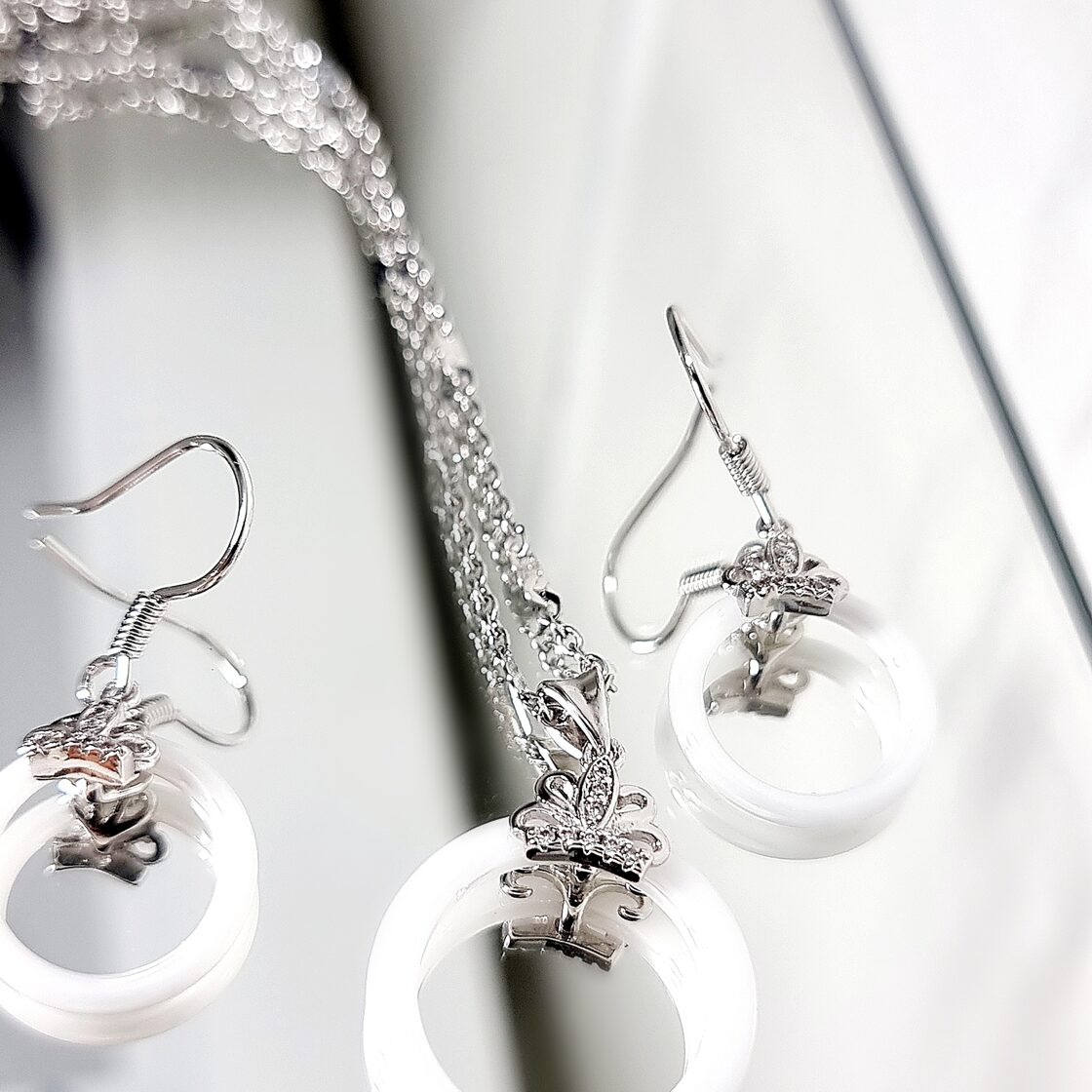 Apzeltīts rotu komplekts, neizraisa alerģiju, kvalitatīvs zelts, neapsūbē, mitrumizturīgs. Drošs pirkums, ātra piegāde, plašs sortiments, vienkāršota atgriešana…