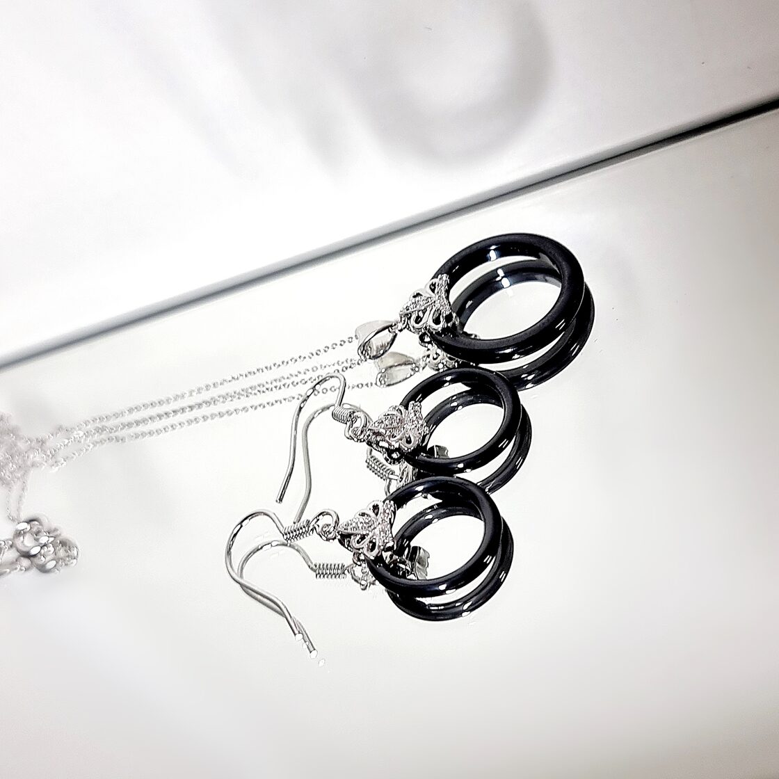 Apzeltīts rotu komplekts, neizraisa alerģiju, kvalitatīvs zelts, neapsūbē, mitrumizturīgs. Drošs pirkums, ātra piegāde, plašs sortiments, vienkāršota atgriešana…