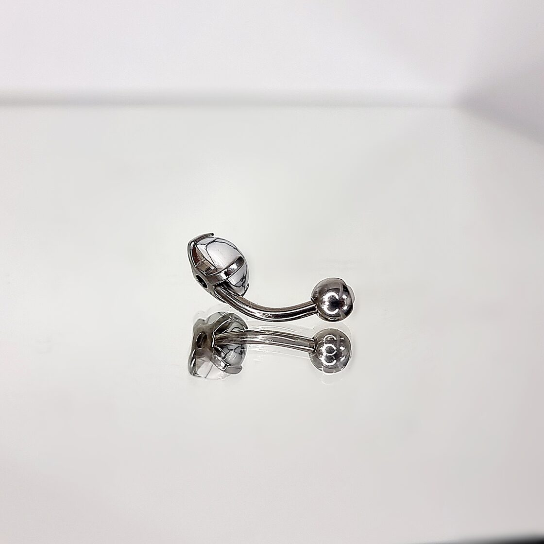 Apzeltīts pīrsings, neizraisa alerģiju, kvalitatīvi pīrsingi, neapsūbē, mitrumizturīgi. Drošs pirkums, ātra piegāde, plašs sortiments, vienkārša atgriešana. Deg…