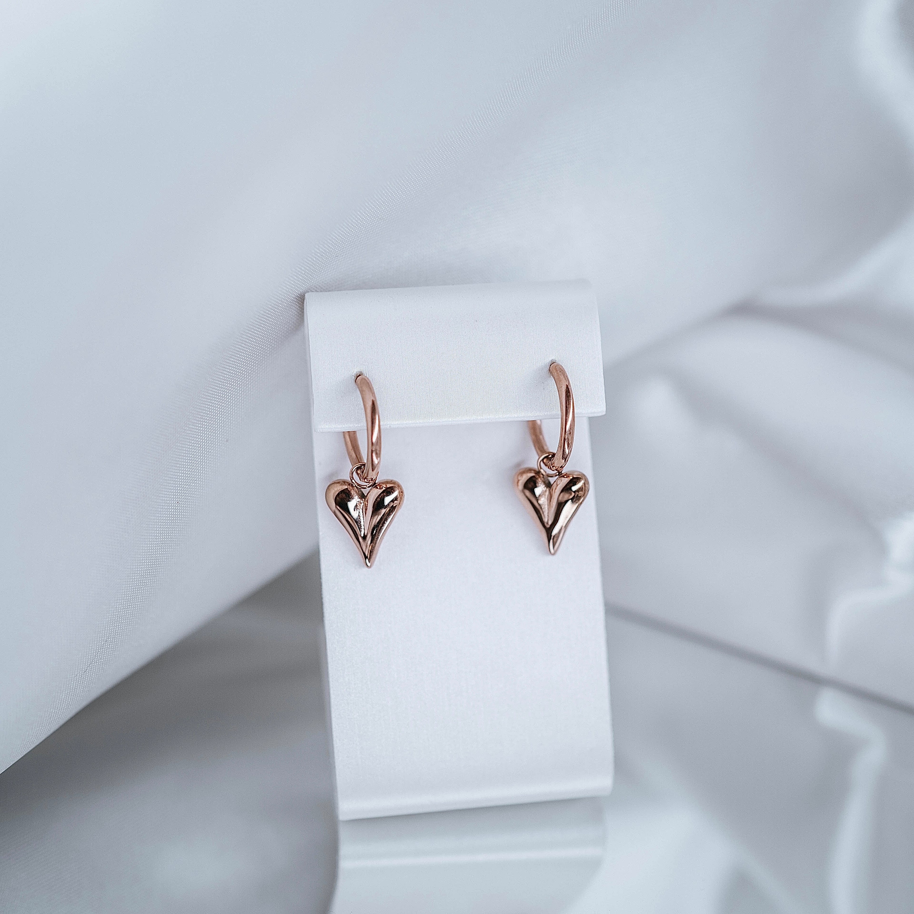 Auskari "Dangle Simple Hearts" rose