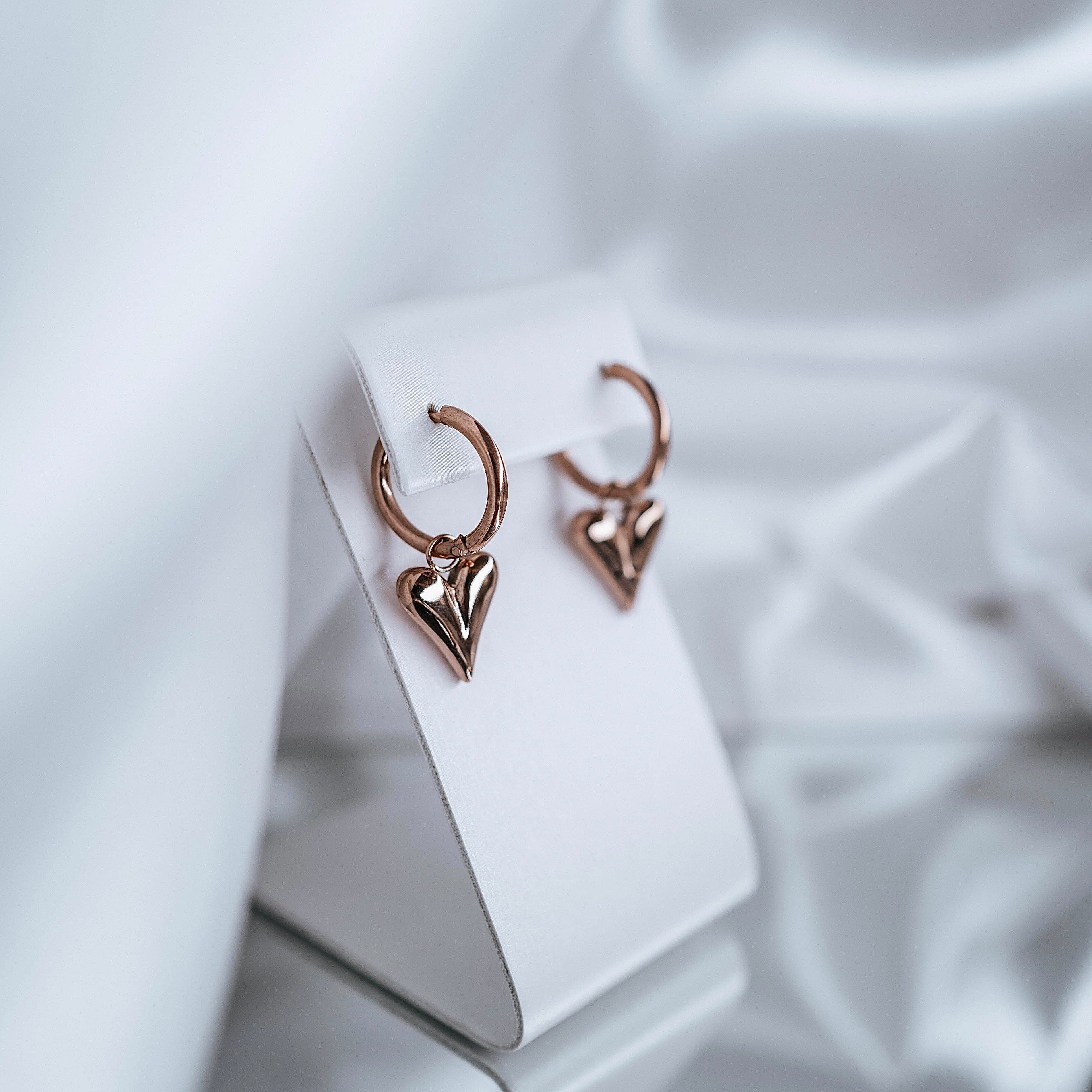 Auskari "Dangle Simple Hearts" rose