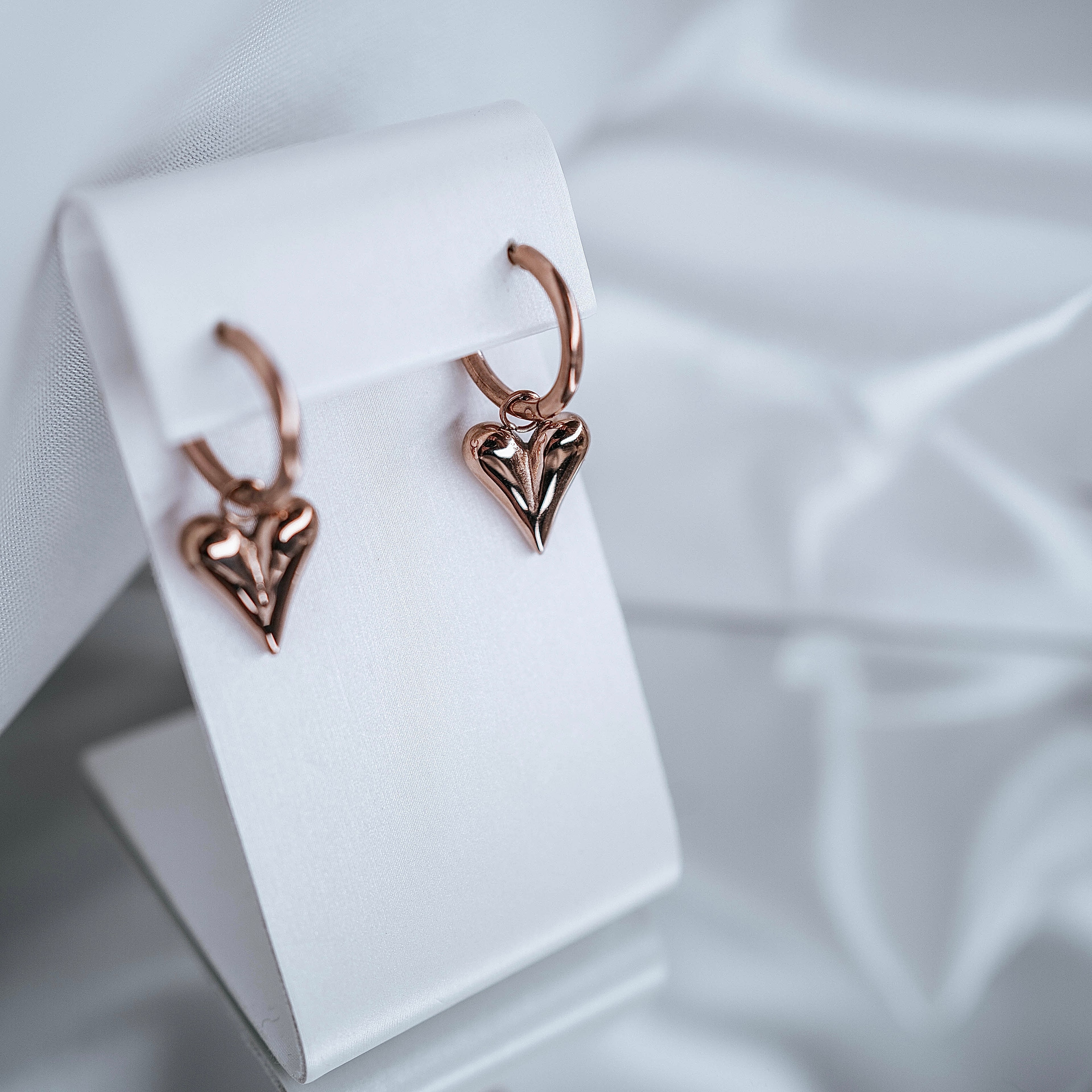 Auskari "Dangle Simple Hearts" rose