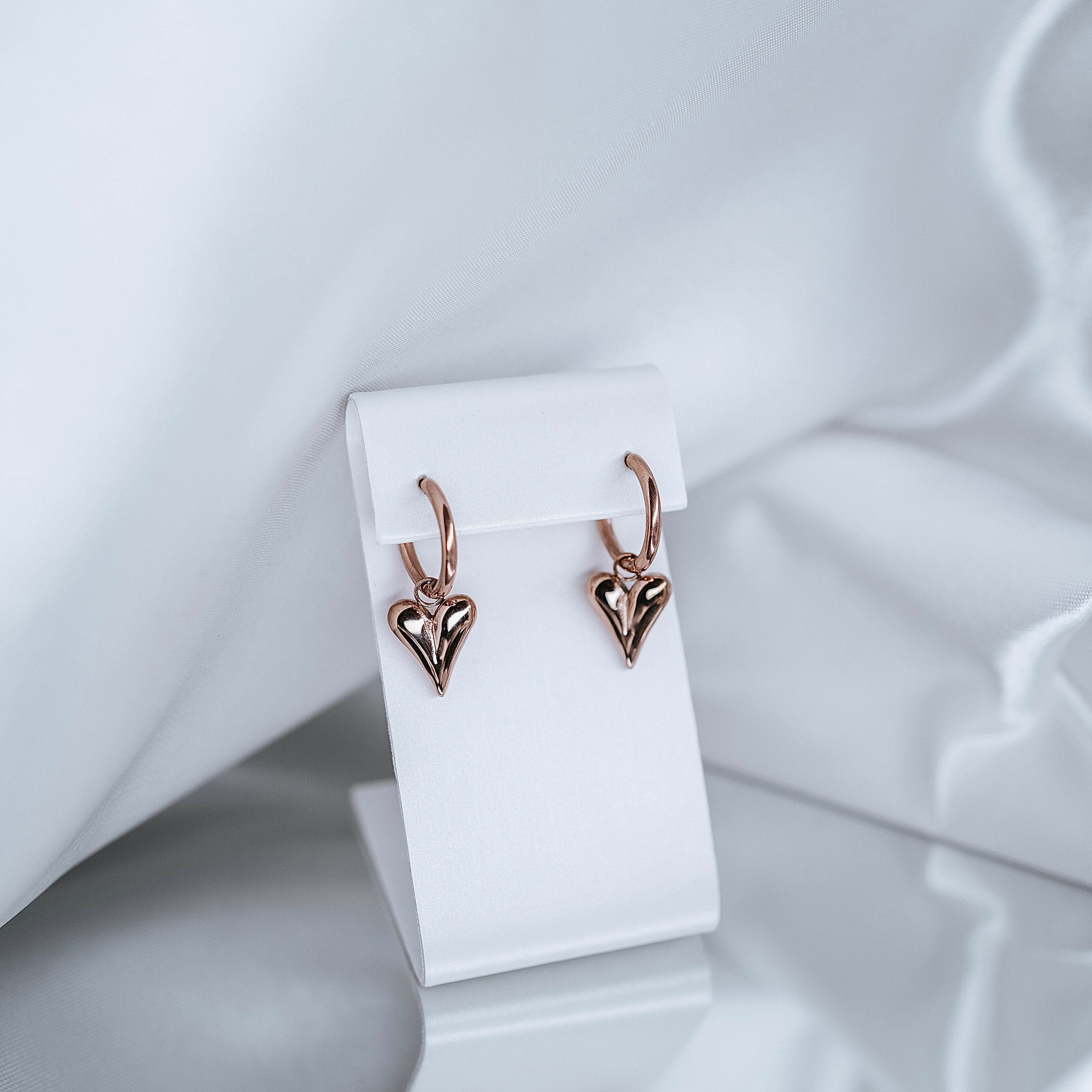 Auskari "Dangle Simple Hearts" rose