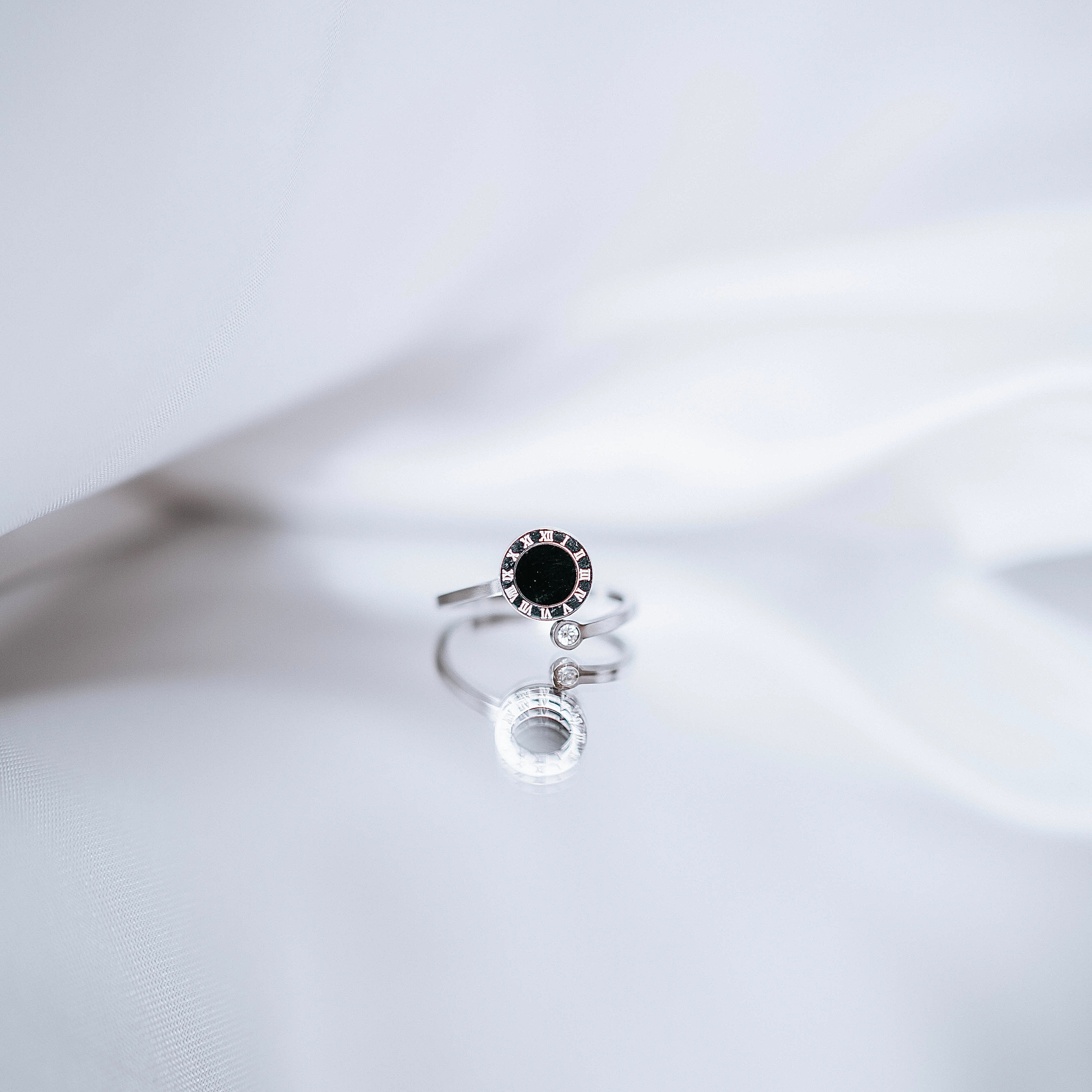 Apzeltīts gredzens, neizraisa alerģiju, kvalitatīvs, neapsūbē, mitrumizturīgs gredzens. Drošs pirkums, ātra piegāde, plašs sortiments, vienkāršota atgriešana. K…