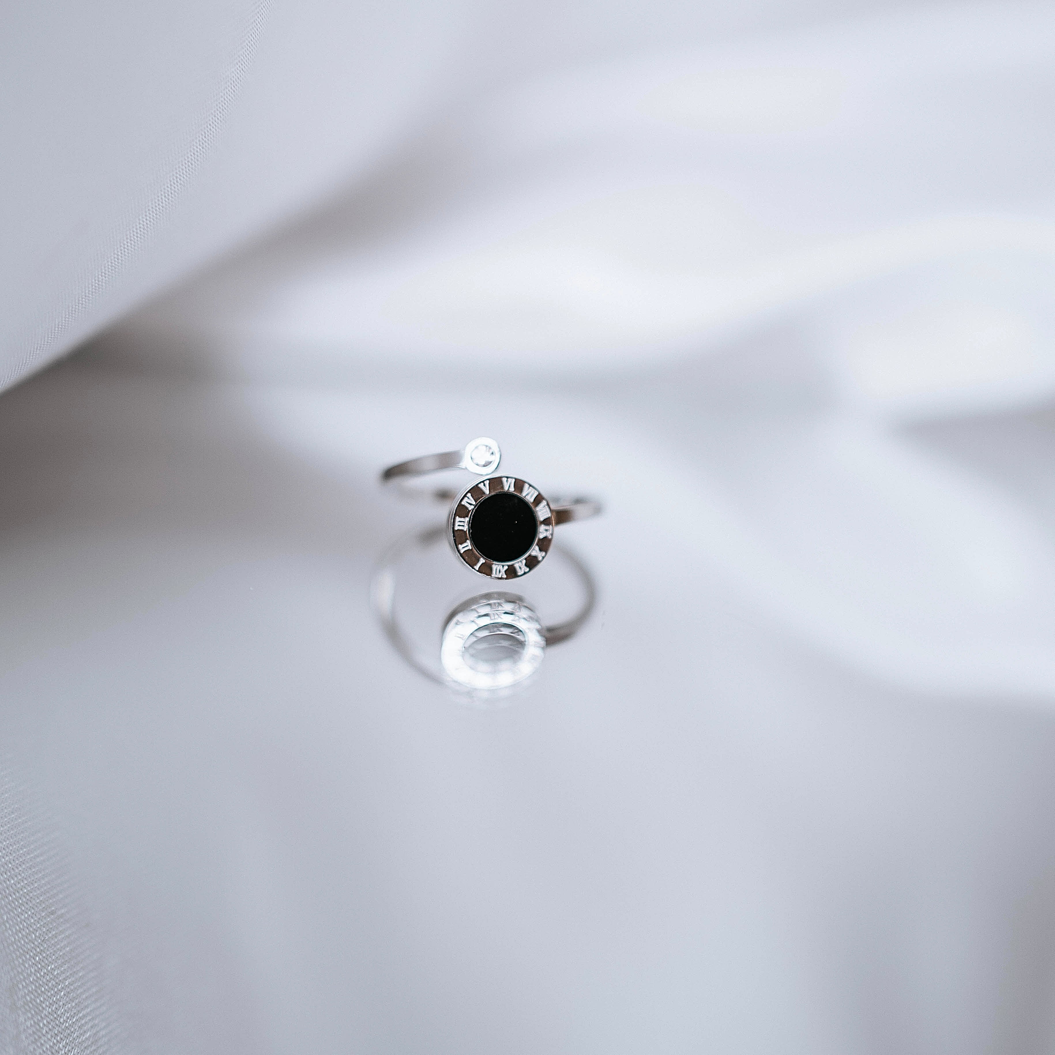 Apzeltīts gredzens, neizraisa alerģiju, kvalitatīvs, neapsūbē, mitrumizturīgs gredzens. Drošs pirkums, ātra piegāde, plašs sortiments, vienkāršota atgriešana. K…