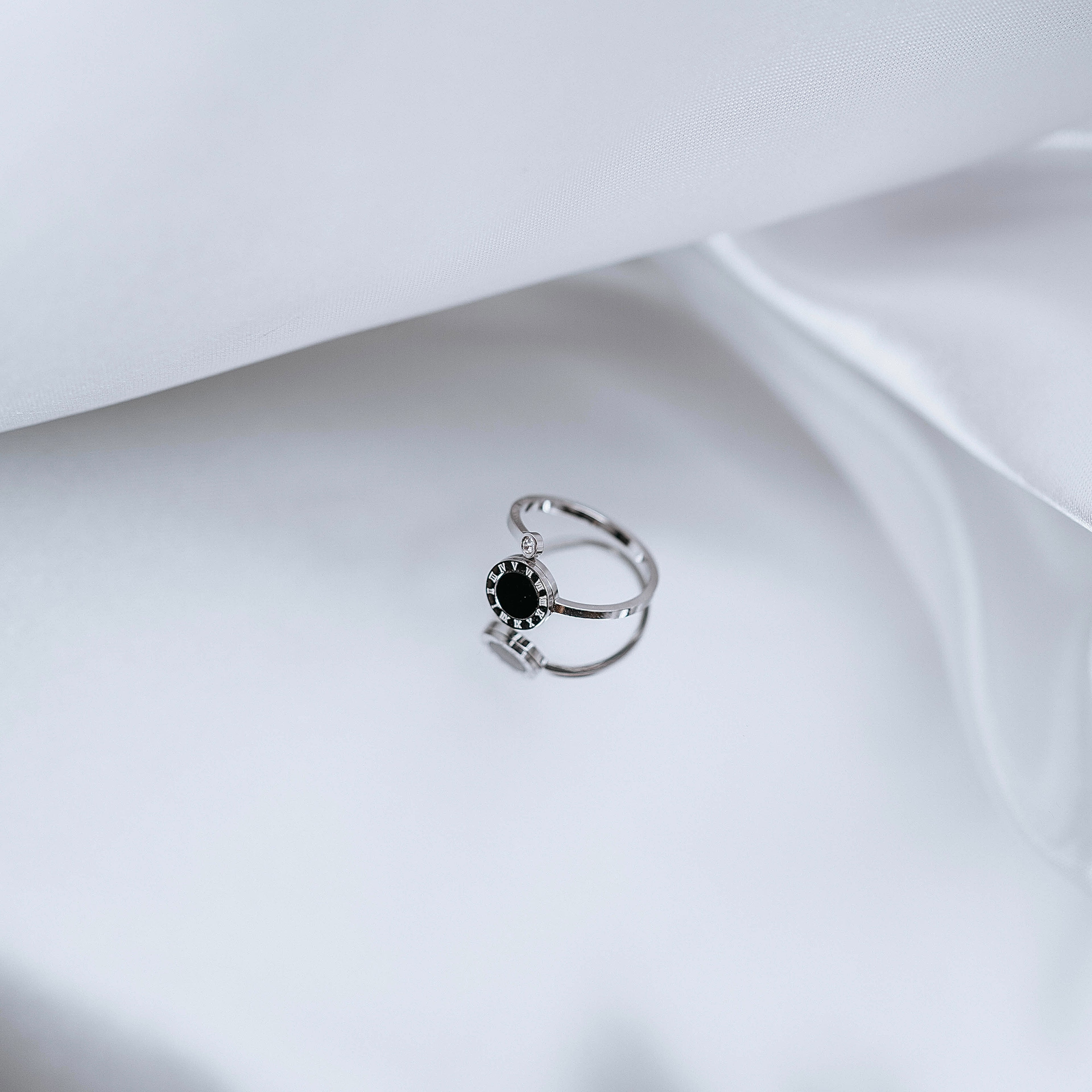 Apzeltīts gredzens, neizraisa alerģiju, kvalitatīvs, neapsūbē, mitrumizturīgs gredzens. Drošs pirkums, ātra piegāde, plašs sortiments, vienkāršota atgriešana. K…