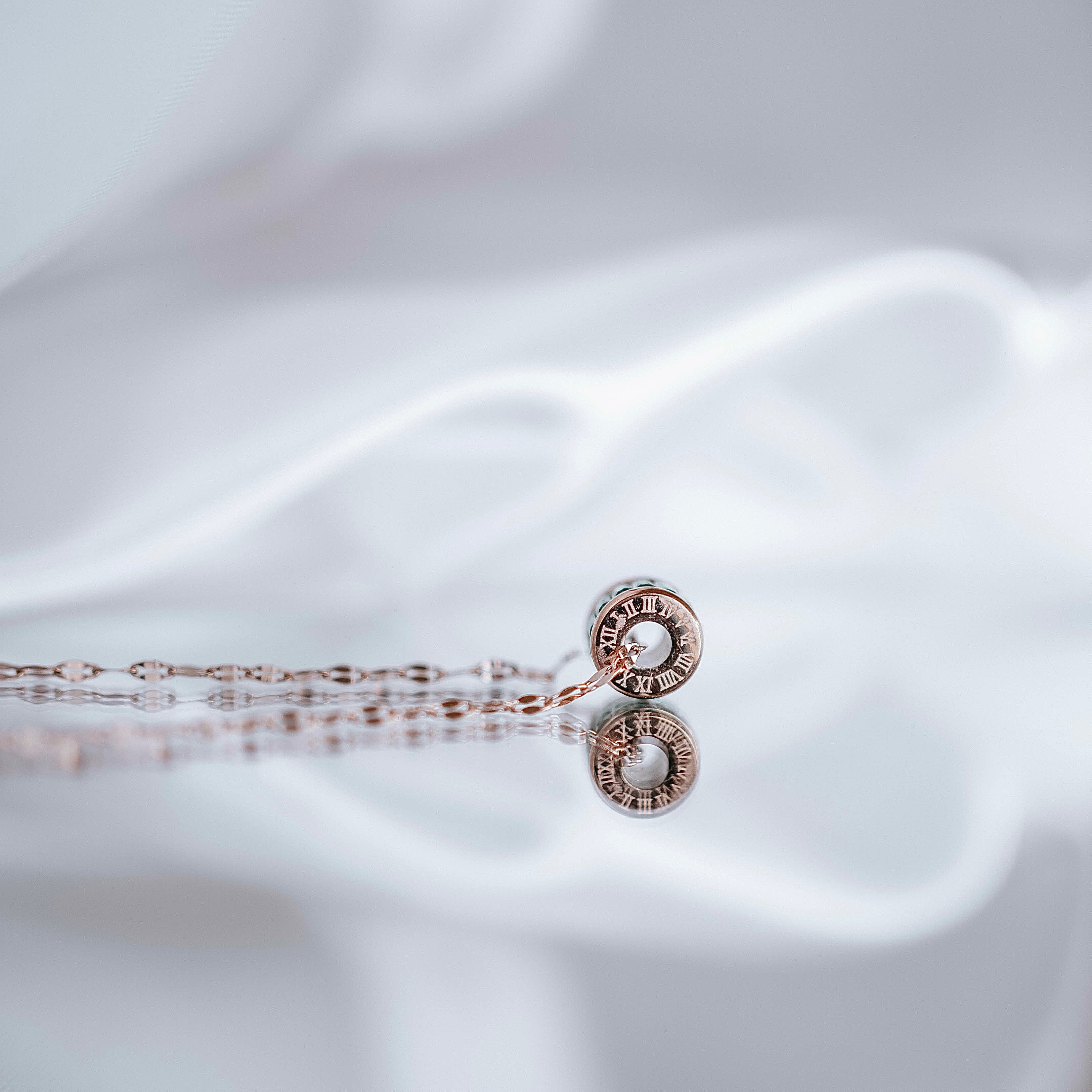 Apzeltīta ķēdīte, neizraisa alerģiju, kvalitatīva, neapsūbē. Drošs pirkums, ātra piegāde, plašs sortiments, vienkāršota atgriešana. Klasiska ķēdīte, kaklarota i…