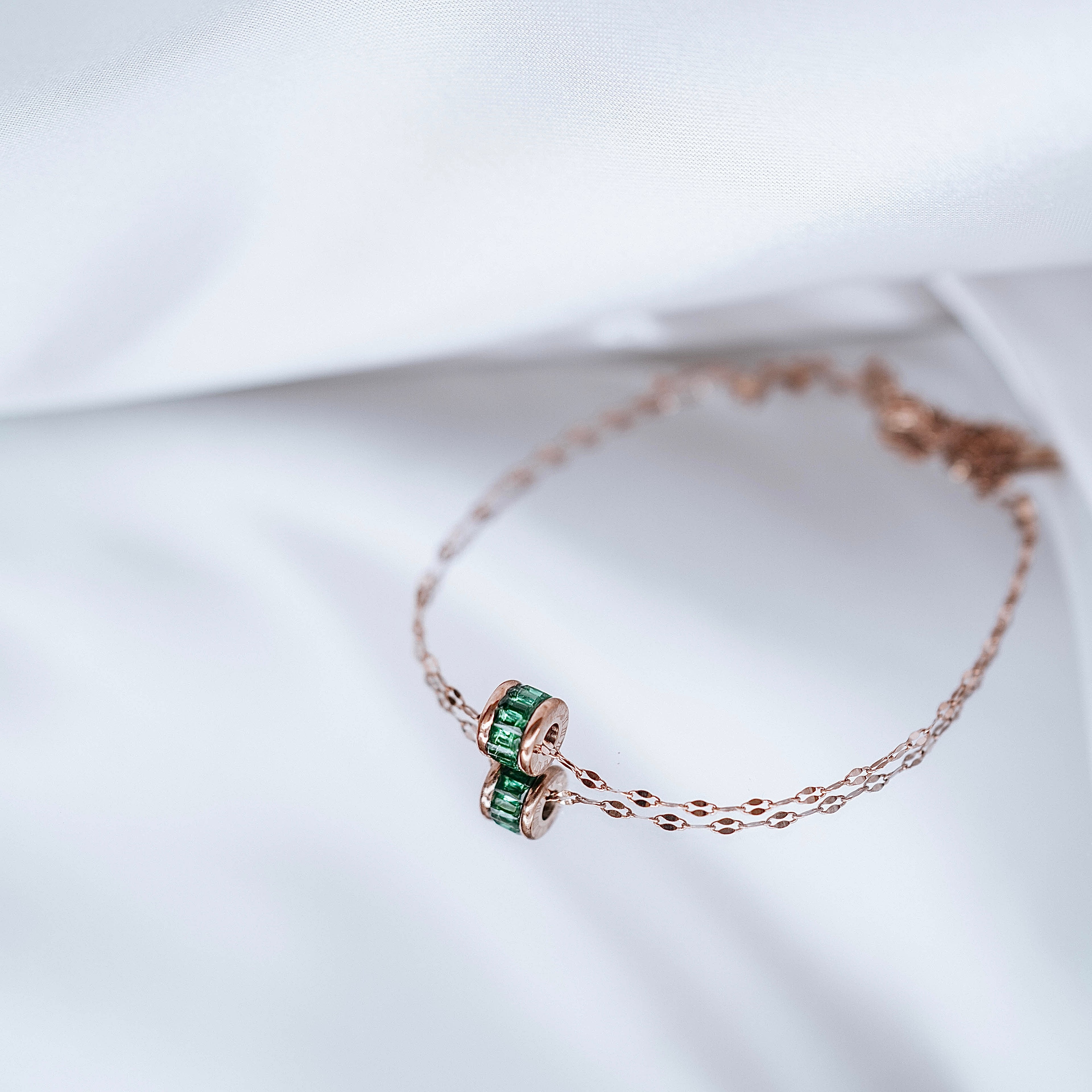 Apzeltīta ķēdīte, neizraisa alerģiju, kvalitatīva, neapsūbē. Drošs pirkums, ātra piegāde, plašs sortiments, vienkāršota atgriešana. Klasiska ķēdīte, kaklarota i…