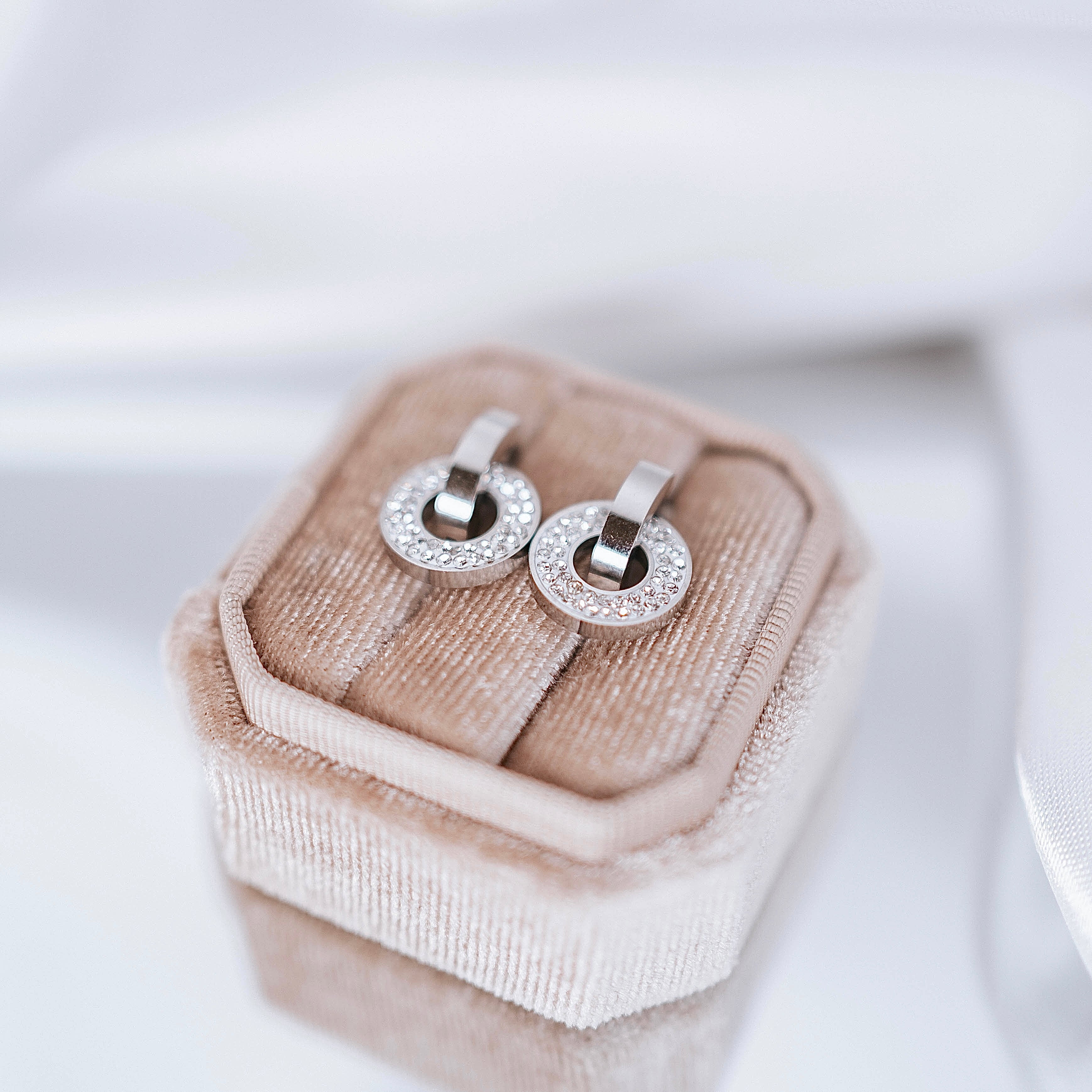 Auskari 2in1 "White Mistique" divi vienā