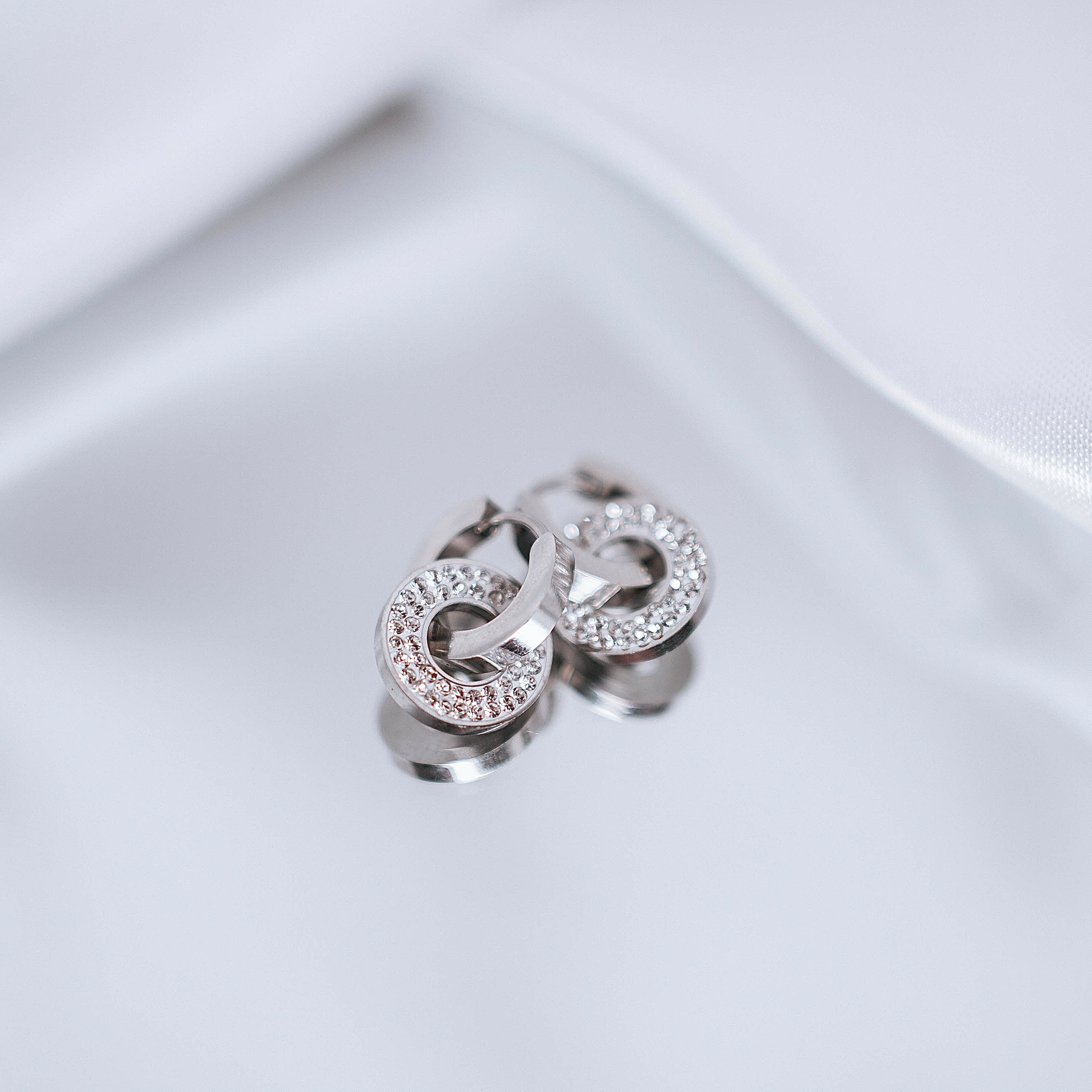 Auskari 2in1 "White Mistique" divi vienā