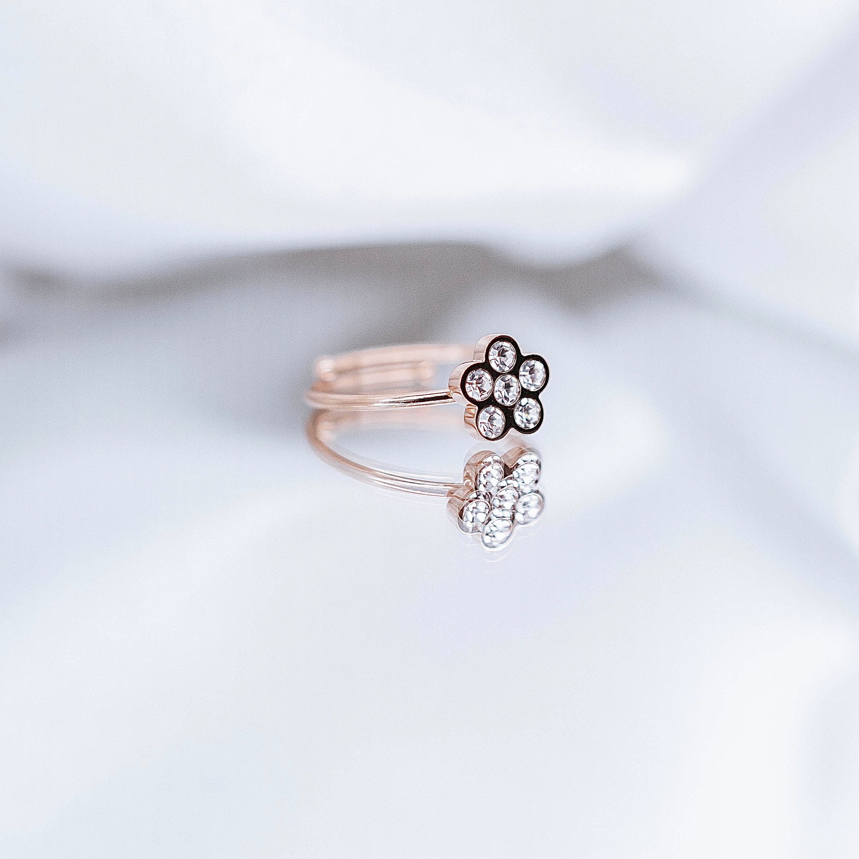 Apzeltīts gredzens, neizraisa alerģiju, kvalitatīvs, neapsūbē, mitrumizturīgs gredzens. Drošs pirkums, ātra piegāde, plašs sortiments, vienkāršota atgriešana. K…