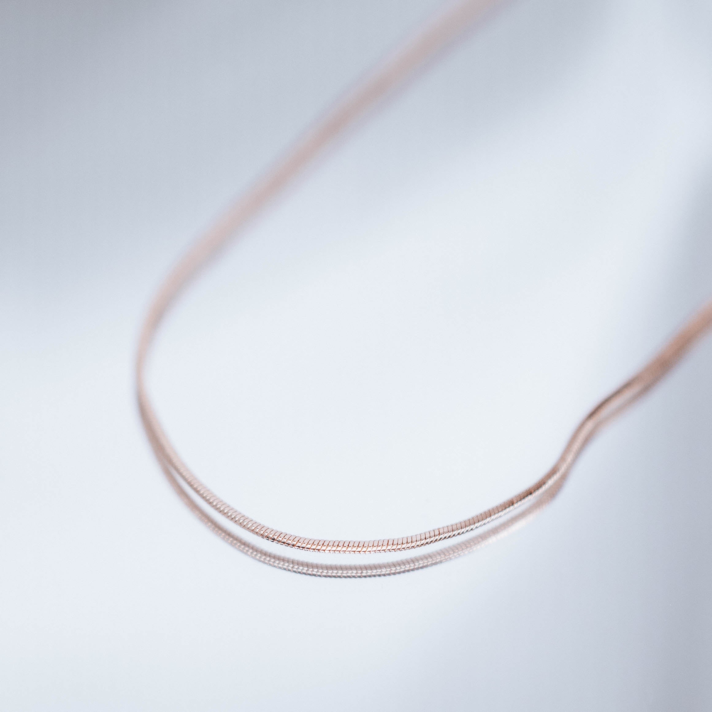 Apzeltīta ķēdīte, neizraisa alerģiju, kvalitatīva, neapsūbē. Drošs pirkums, ātra piegāde, plašs sortiments, vienkāršota atgriešana. Klasiska ķēdīte, kaklarota i…