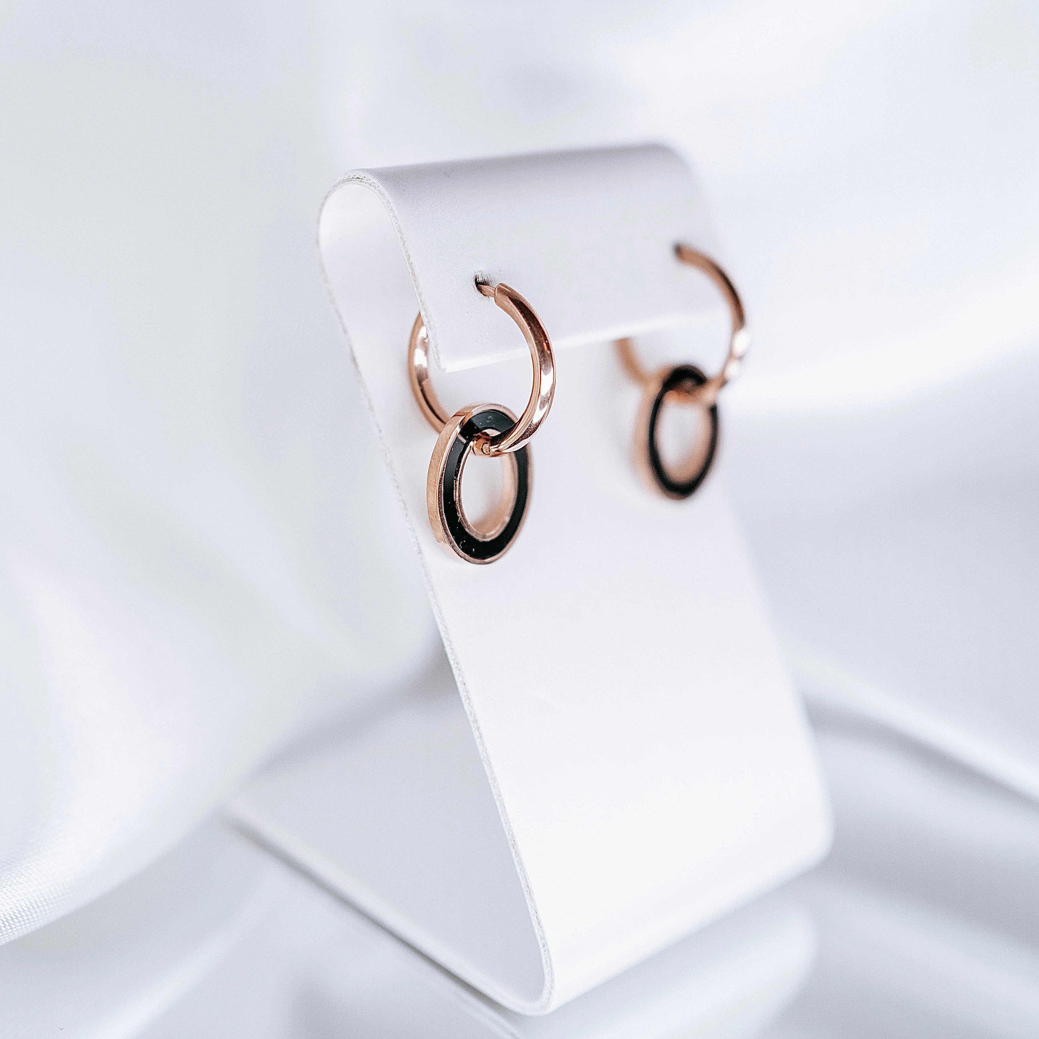 Auskari "Baltais vai melnais ovāls"