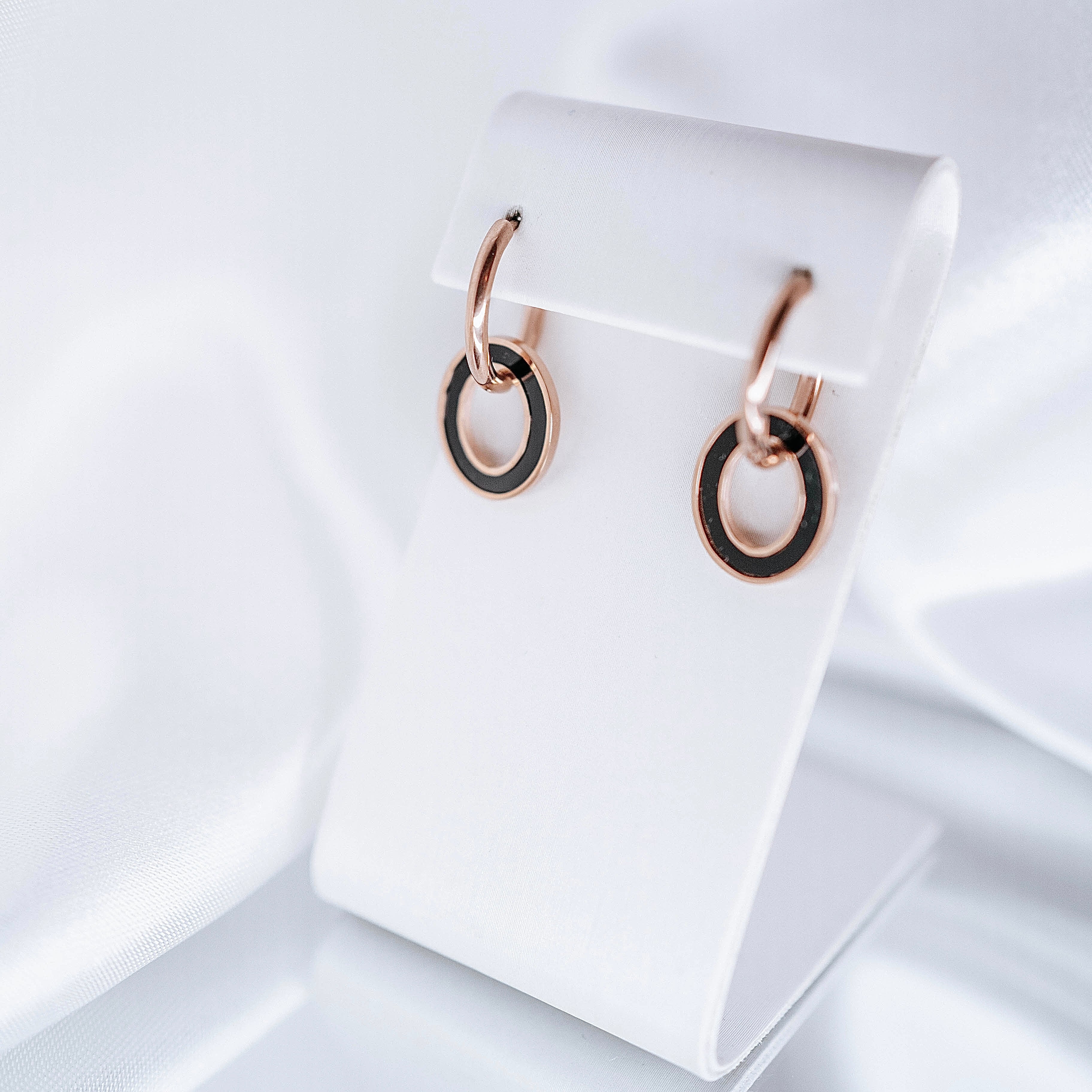 Auskari "Baltais vai melnais ovāls"