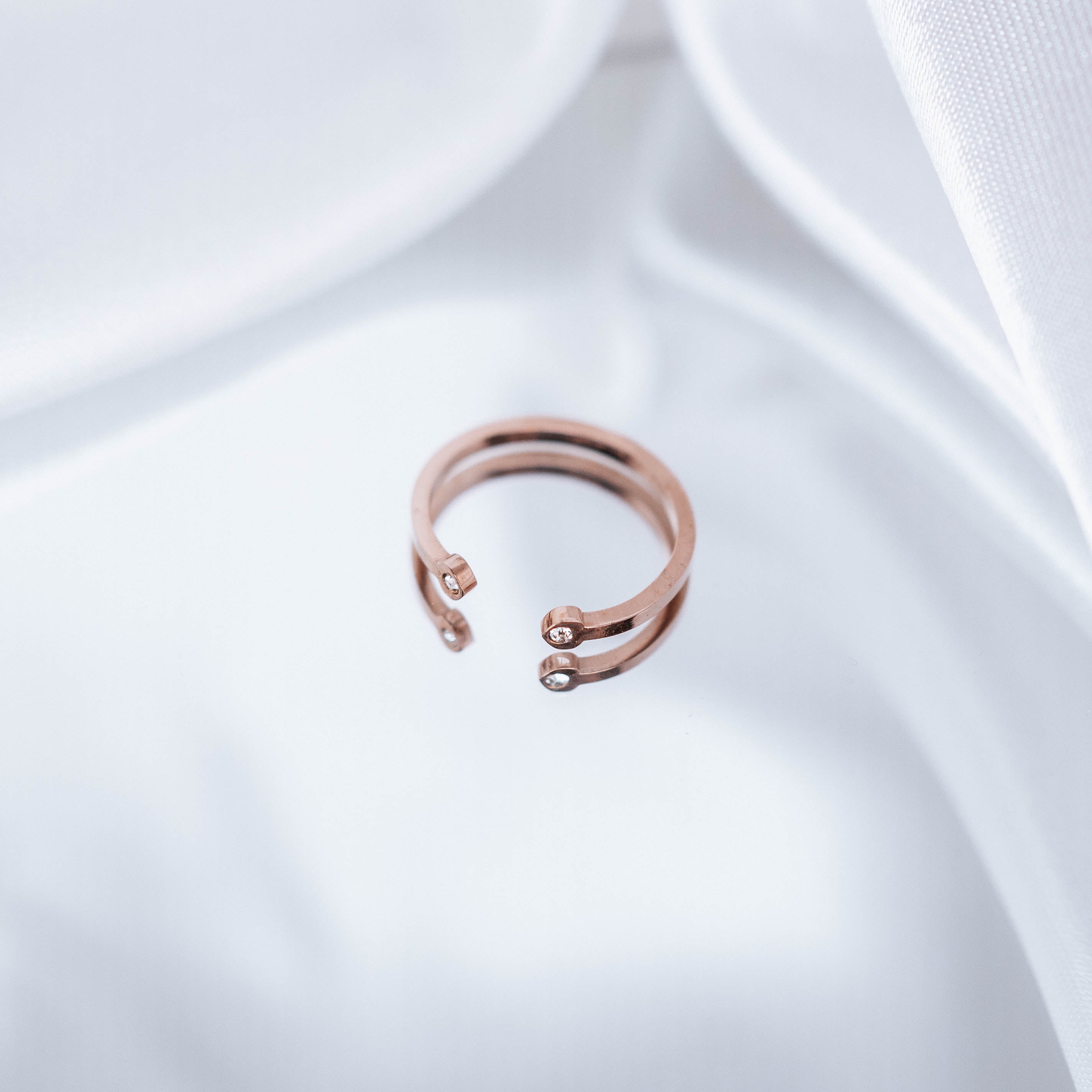 Apzeltīts gredzens, neizraisa alerģiju, kvalitatīvs, neapsūbē, mitrumizturīgs gredzens. Drošs pirkums, ātra piegāde, plašs sortiments, vienkāršota atgriešana. K…