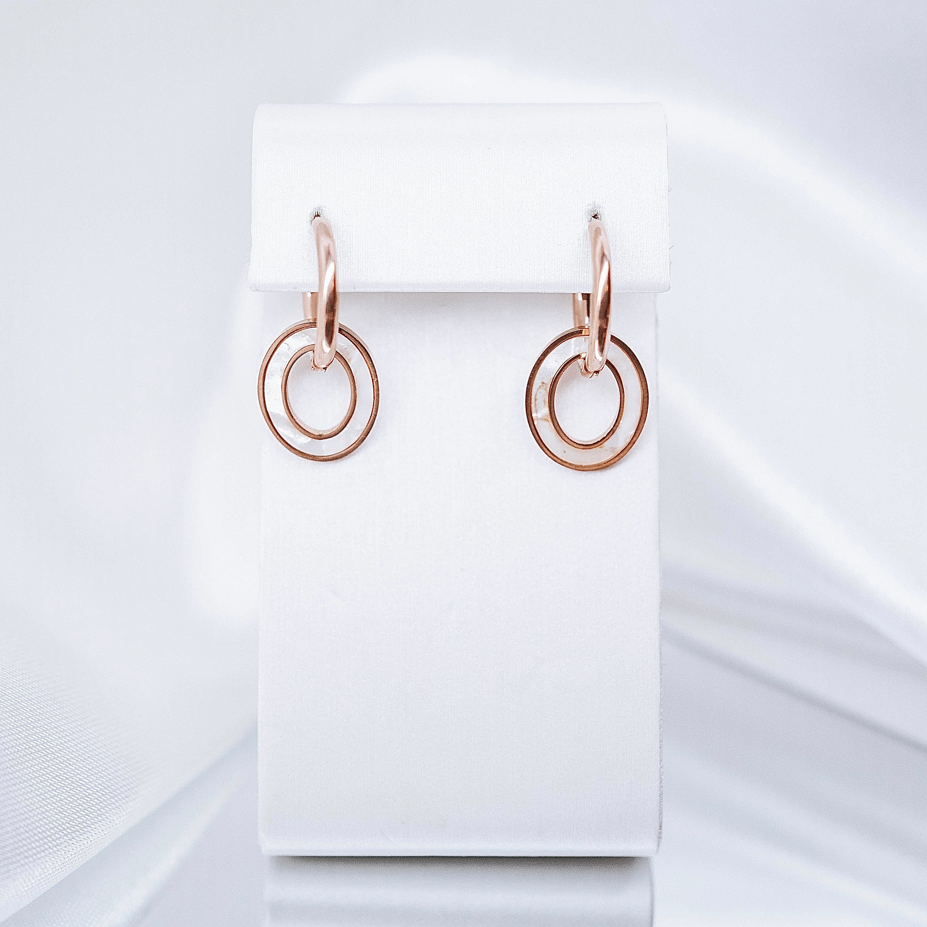 Auskari "Baltais vai melnais ovāls"