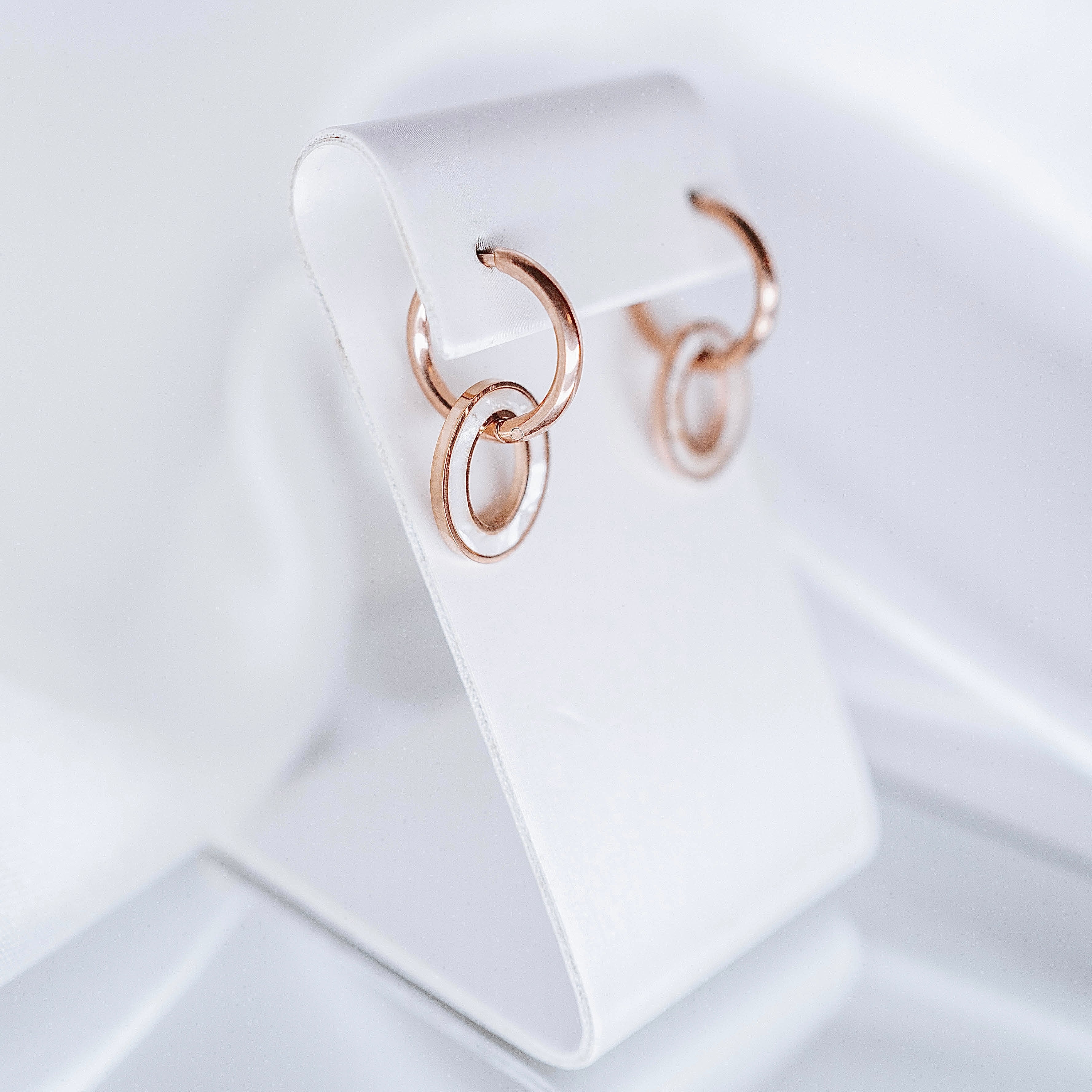 Auskari "Baltais vai melnais ovāls"