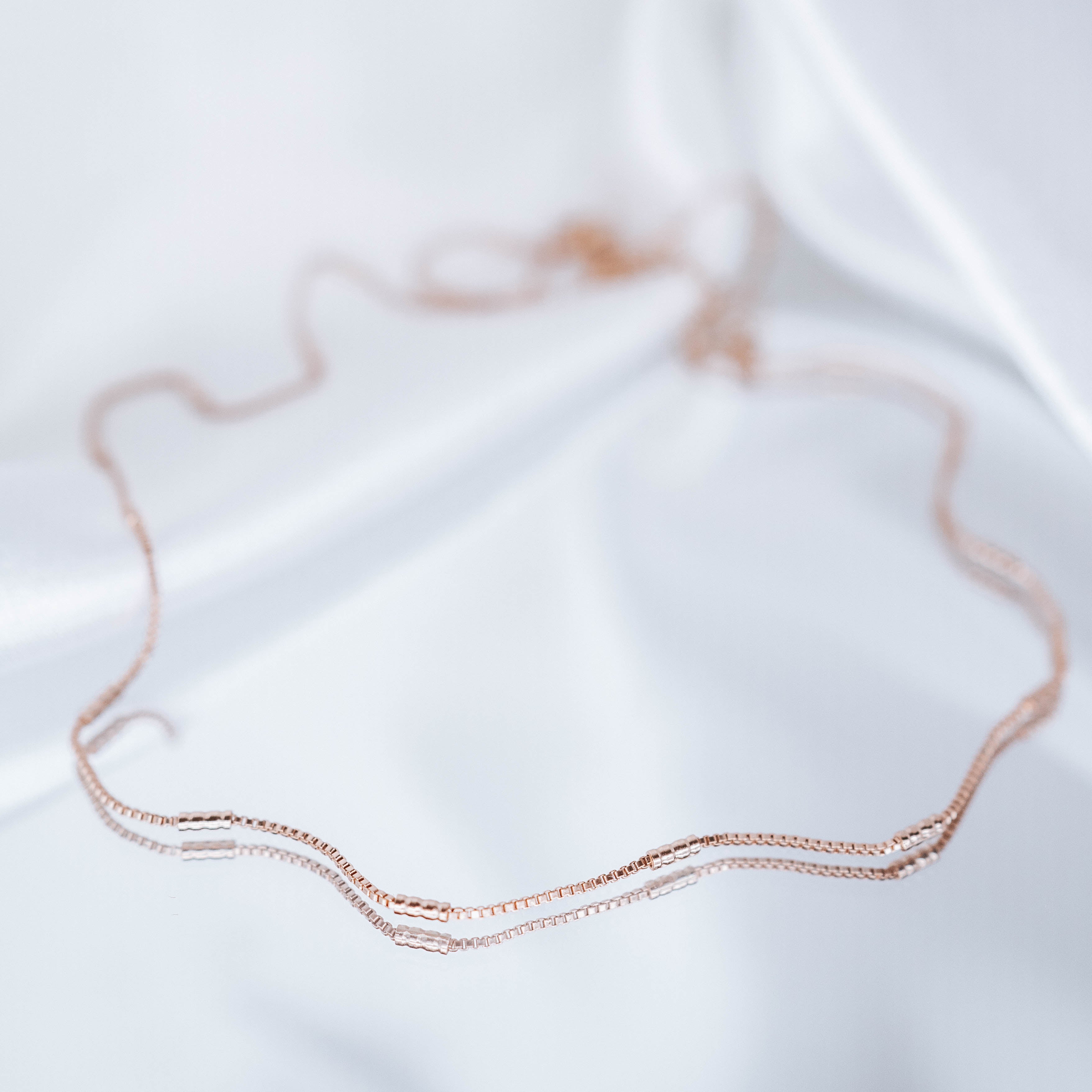 Apzeltīta ķēdīte, neizraisa alerģiju, kvalitatīva, neapsūbē. Drošs pirkums, ātra piegāde, plašs sortiments, vienkāršota atgriešana. Klasiska ķēdīte, kaklarota i…