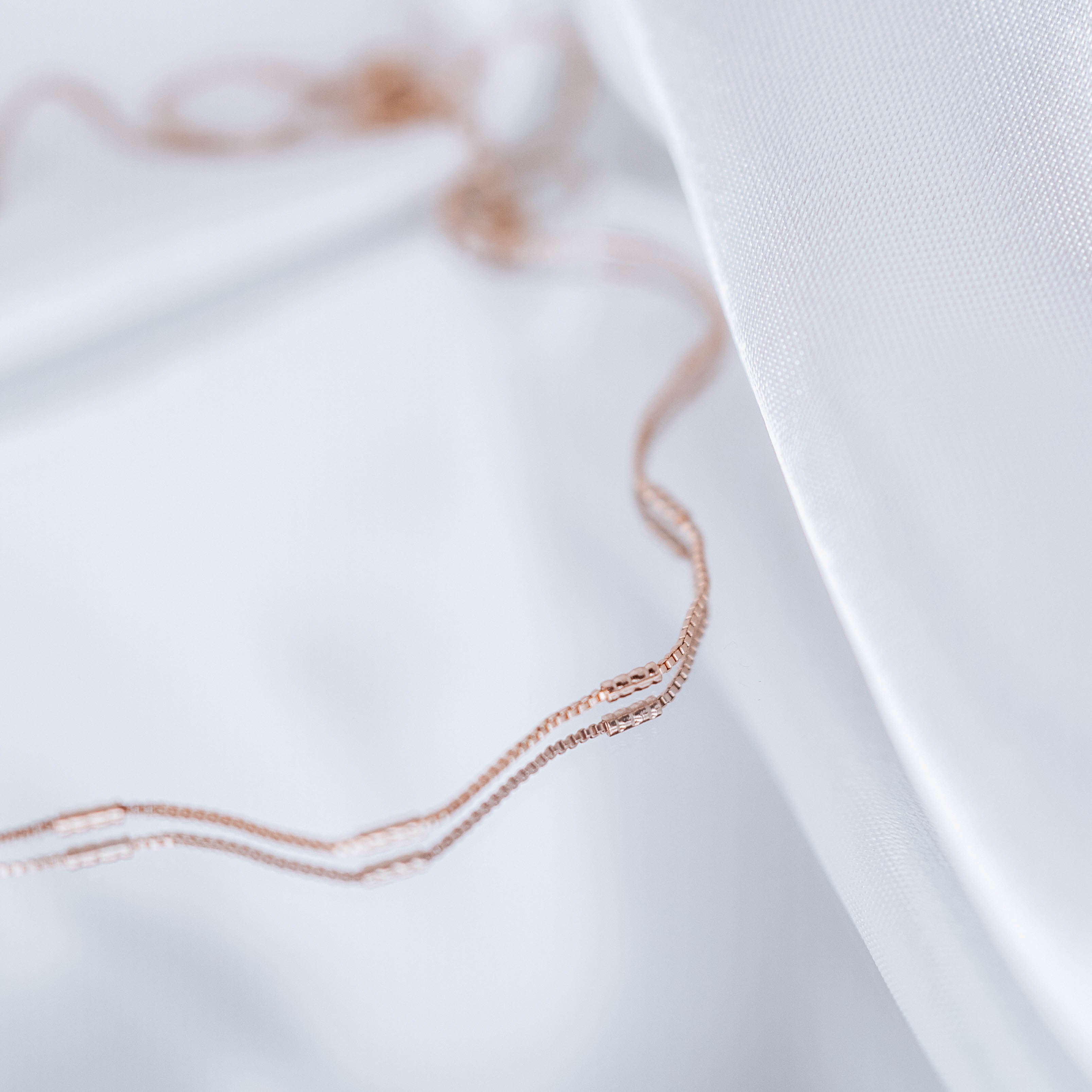 Apzeltīta ķēdīte, neizraisa alerģiju, kvalitatīva, neapsūbē. Drošs pirkums, ātra piegāde, plašs sortiments, vienkāršota atgriešana. Klasiska ķēdīte, kaklarota i…