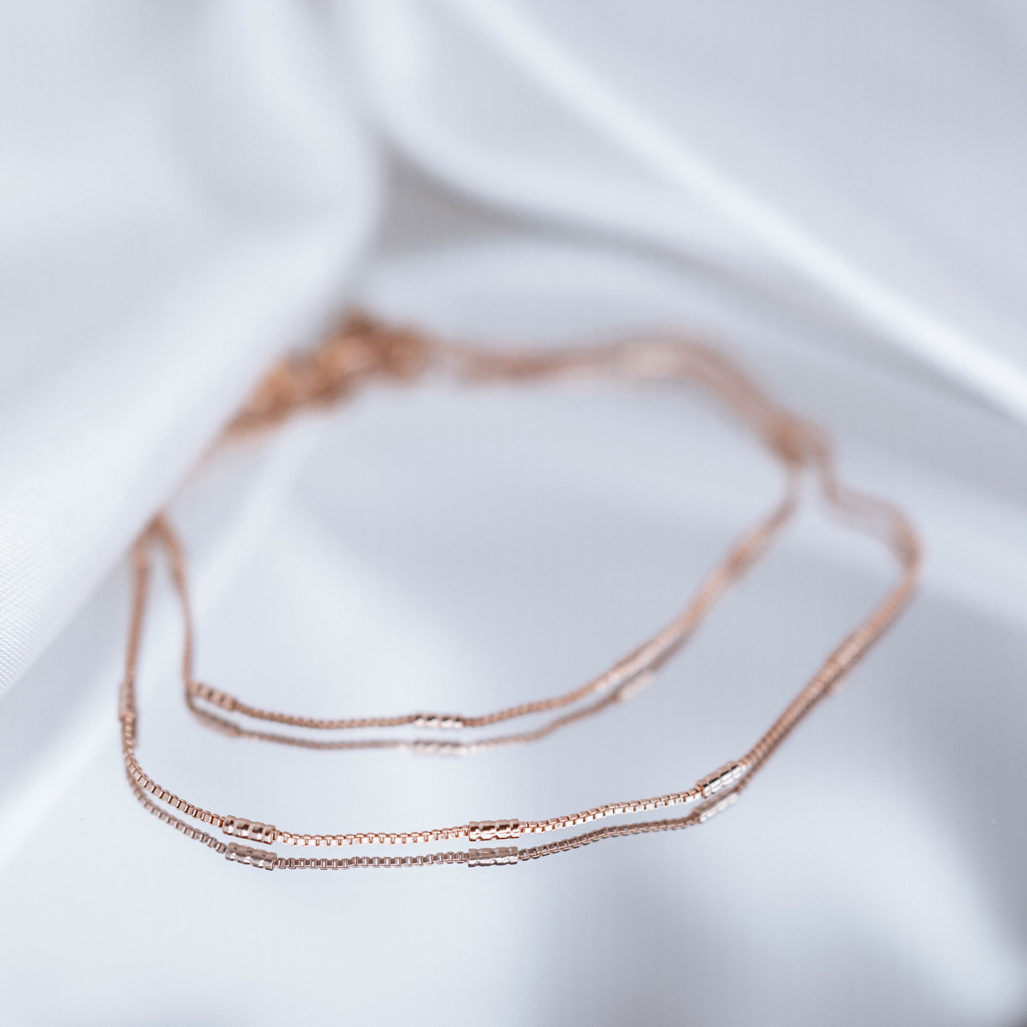 Apzeltīta ķēdīte, neizraisa alerģiju, kvalitatīva, neapsūbē. Drošs pirkums, ātra piegāde, plašs sortiments, vienkāršota atgriešana. Klasiska ķēdīte, kaklarota i…