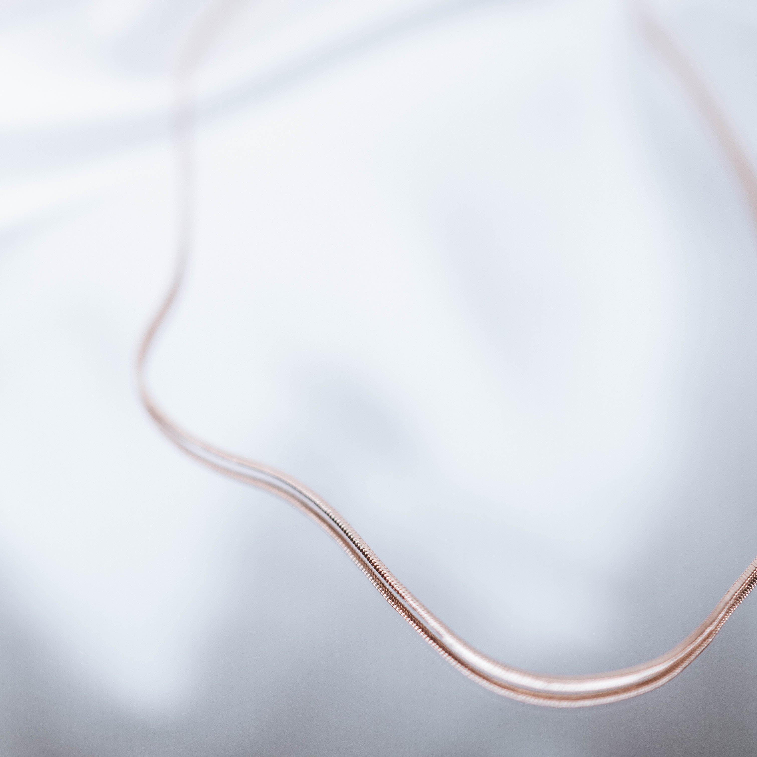 Apzeltīta ķēdīte, neizraisa alerģiju, kvalitatīva, neapsūbē. Drošs pirkums, ātra piegāde, plašs sortiments, vienkāršota atgriešana. Klasiska ķēdīte, kaklarota i…