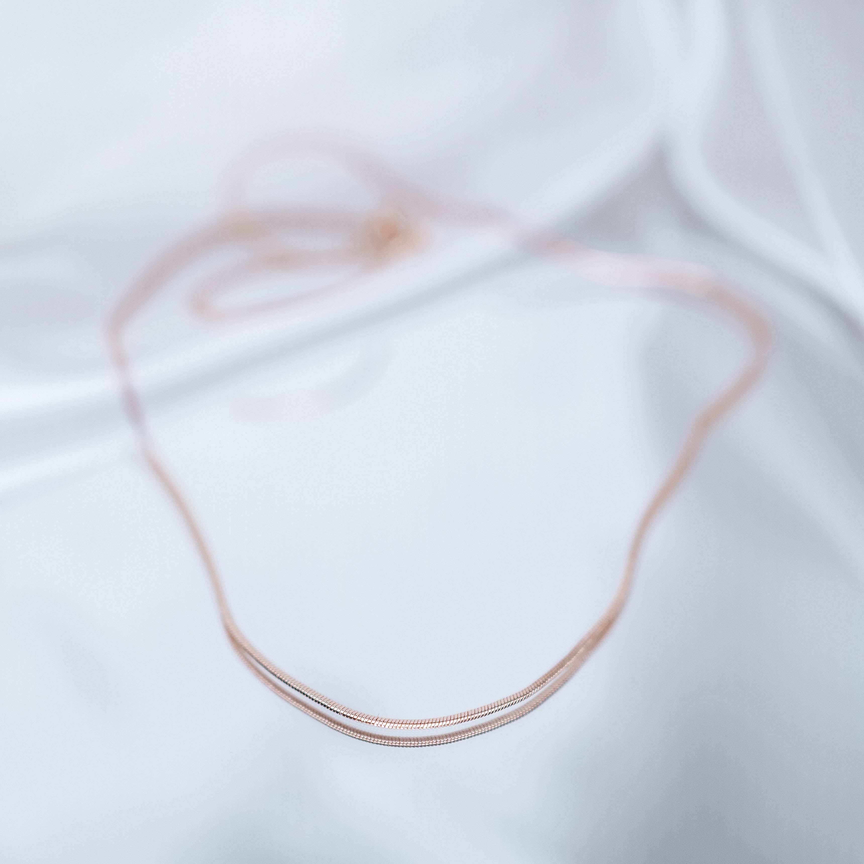 Apzeltīta ķēdīte, neizraisa alerģiju, kvalitatīva, neapsūbē. Drošs pirkums, ātra piegāde, plašs sortiments, vienkāršota atgriešana. Klasiska ķēdīte, kaklarota i…