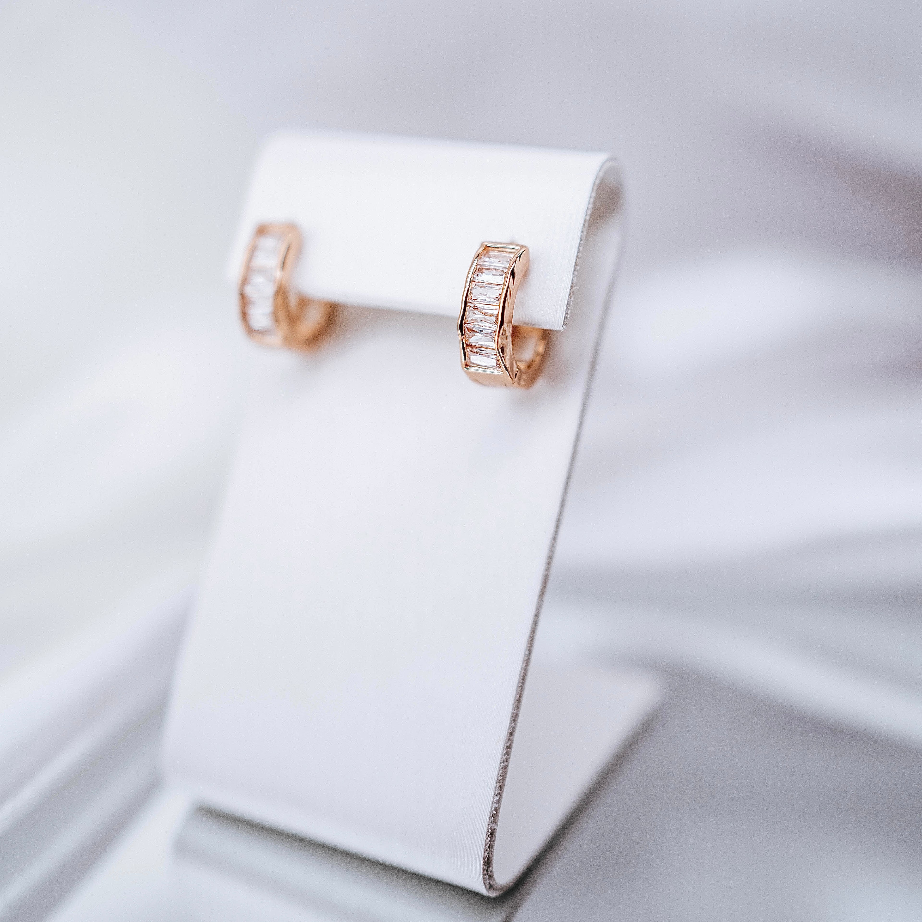 Auskari "Nākotnes kristāli dažādas krāsas"