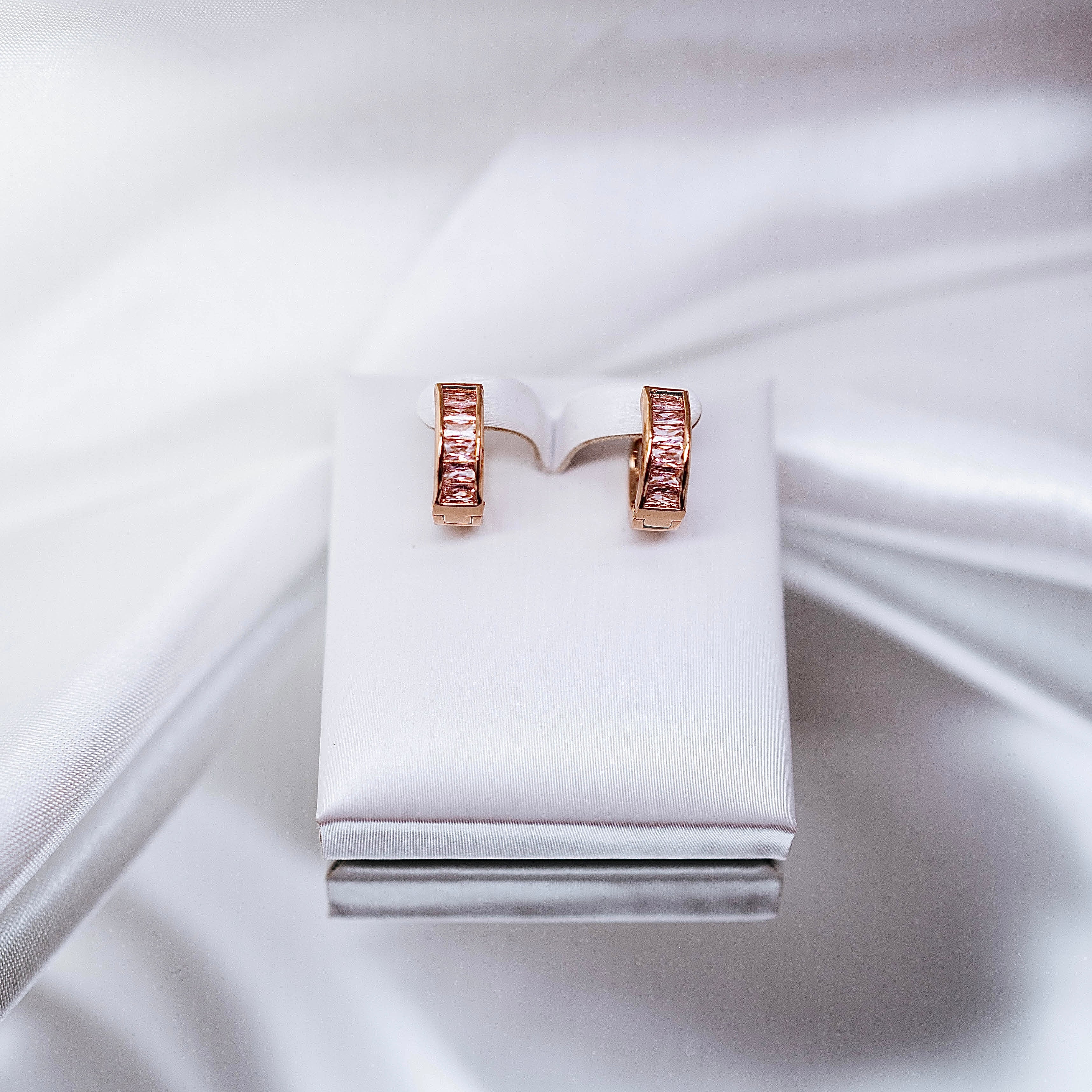 Auskari "Nākotnes kristāli dažādas krāsas"