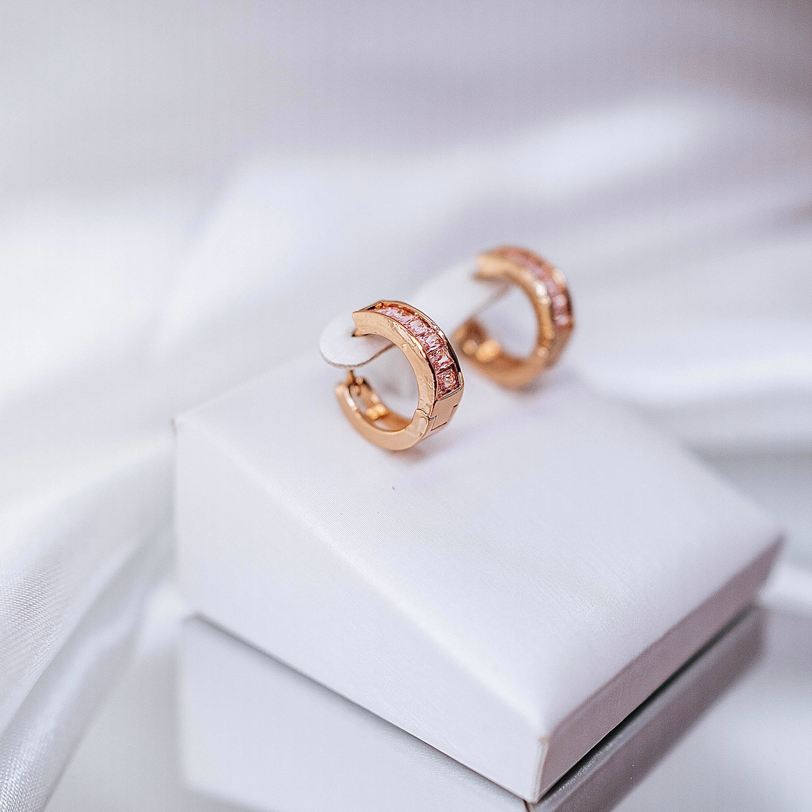 Auskari "Nākotnes kristāli dažādas krāsas"