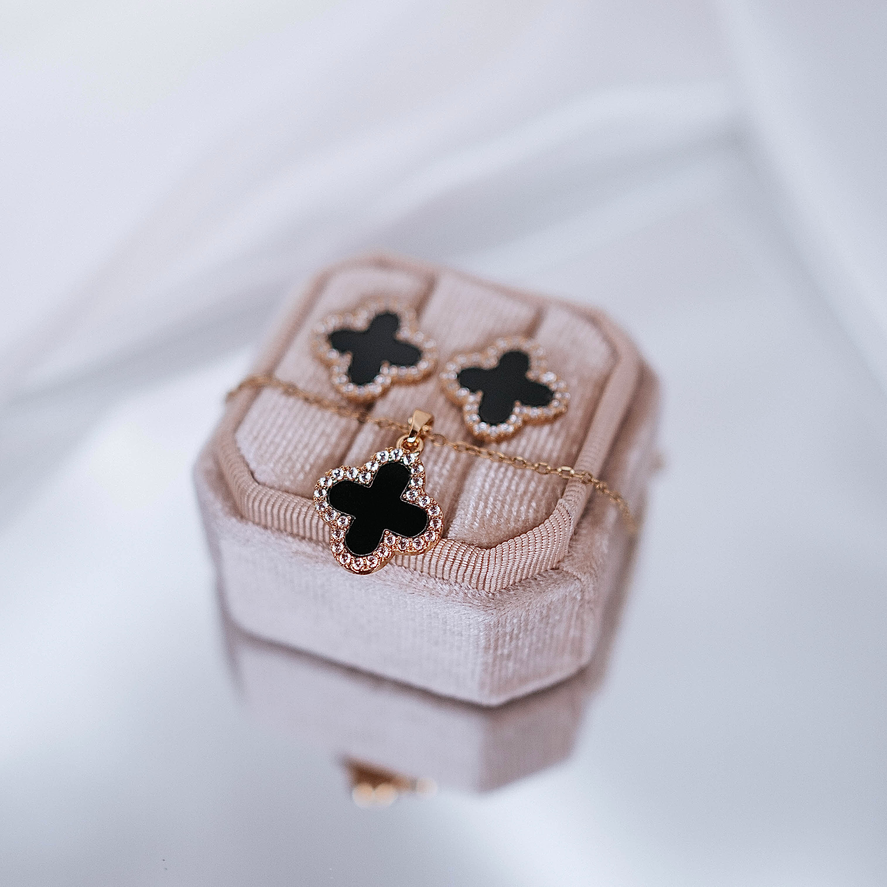 Rotu komplekts "Black clover crystal" /arī atsevišķi