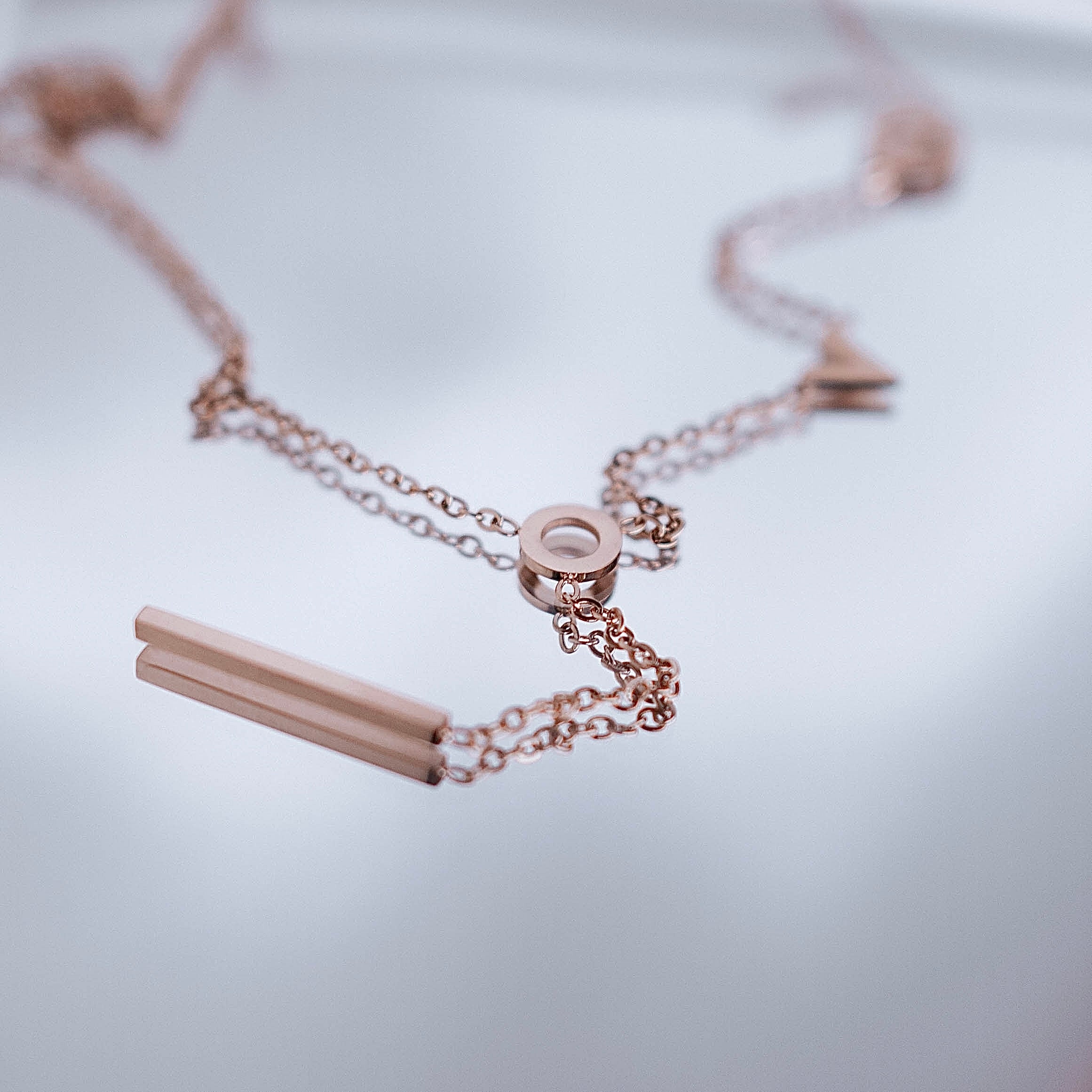 Apzeltīta ķēdīte, neizraisa alerģiju, kvalitatīva, neapsūbē. Drošs pirkums, ātra piegāde, plašs sortiments, vienkāršota atgriešana. Klasiska ķēdīte, kaklarota i…