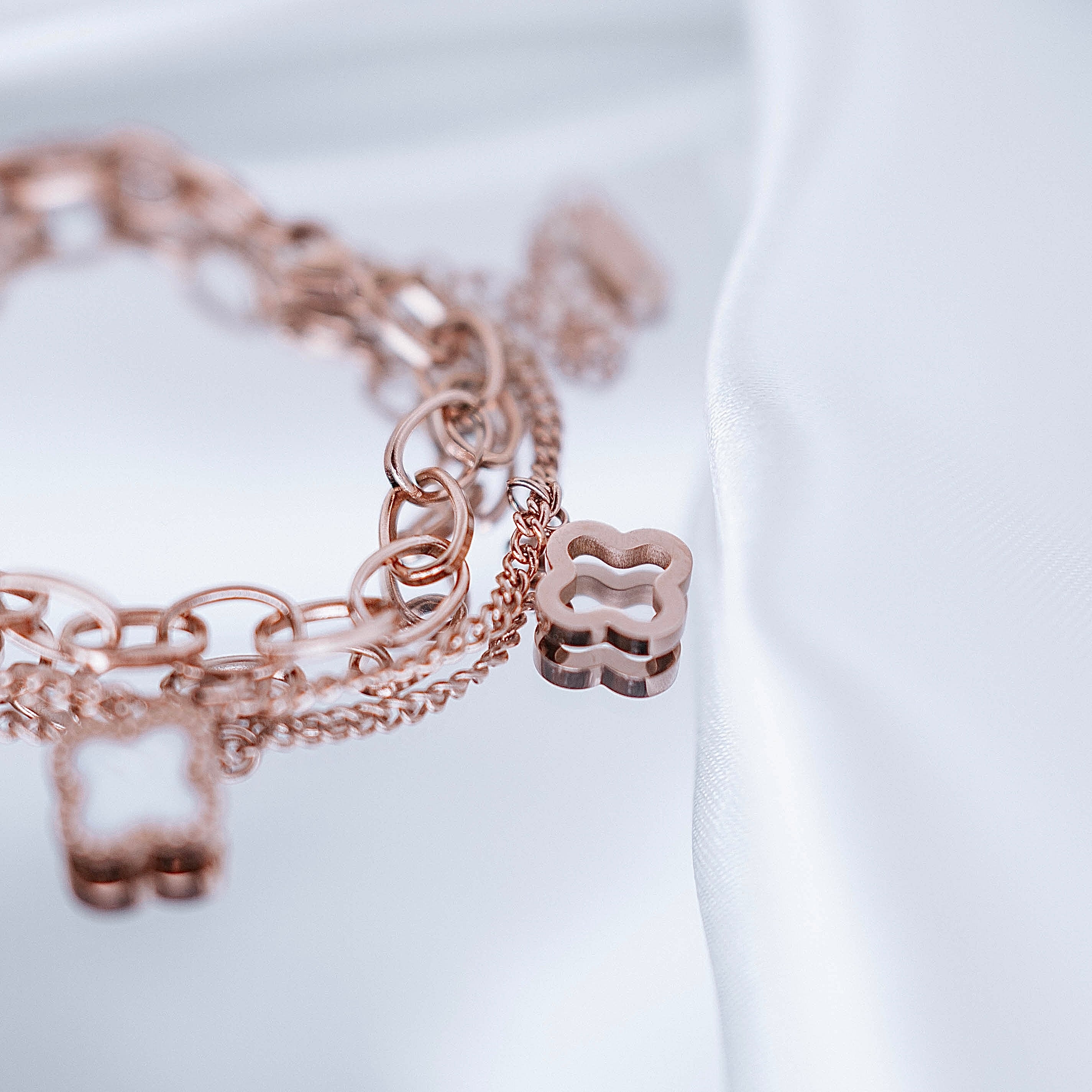 Rokassprādze "Clovers - black, white, blank"