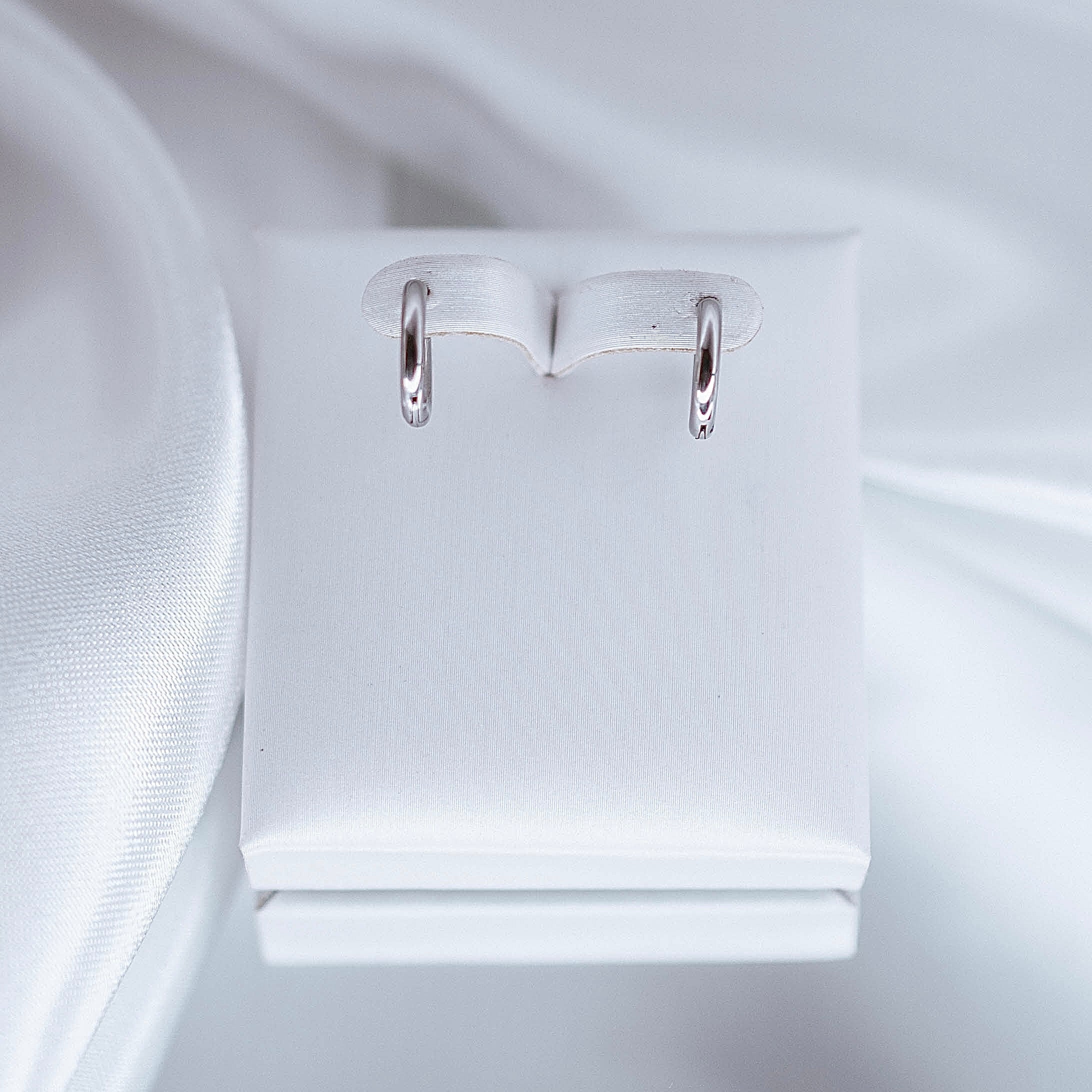 Auskari "Gaišie" izvēlies vienu vai pāri