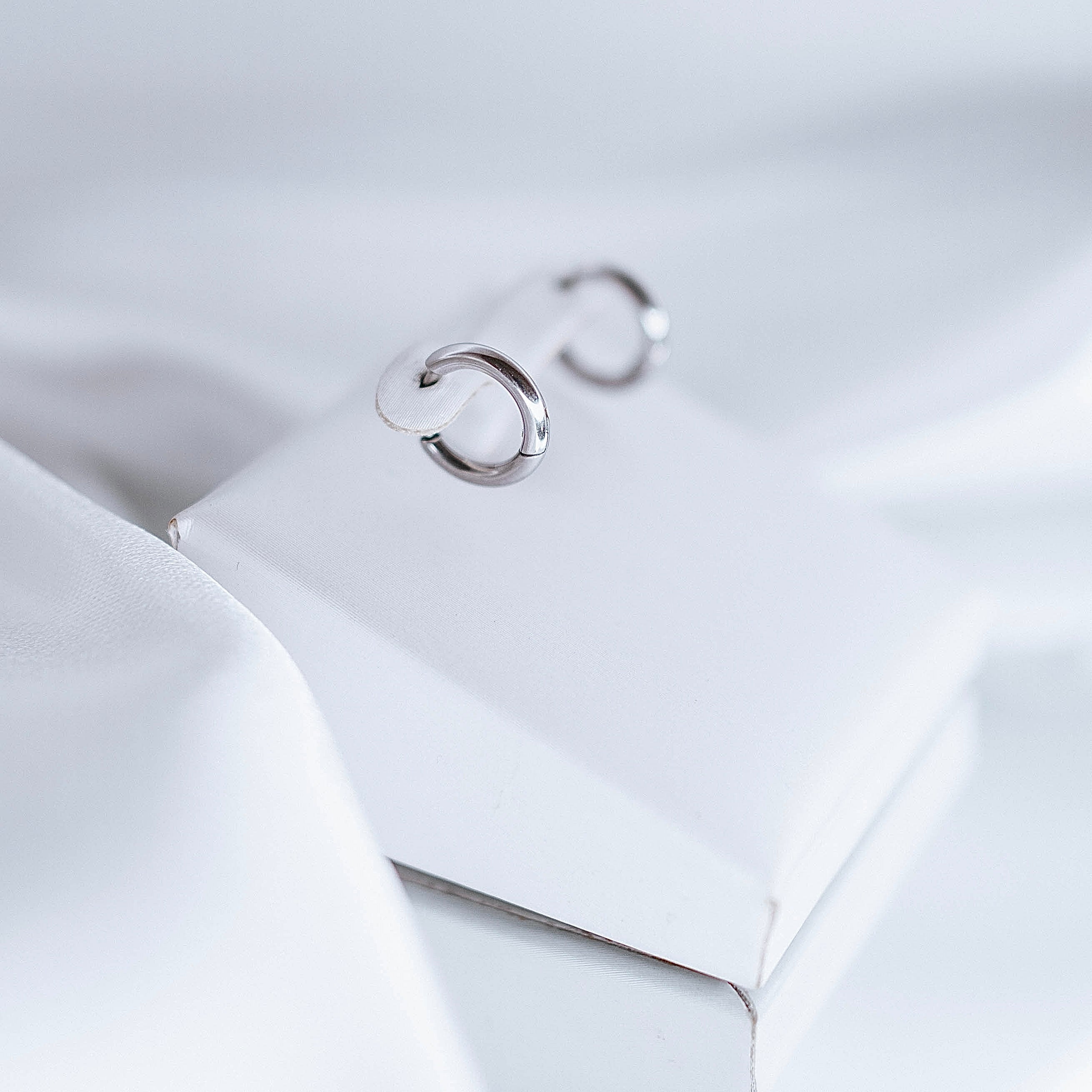 Auskari "Gaišie" izvēlies vienu vai pāri