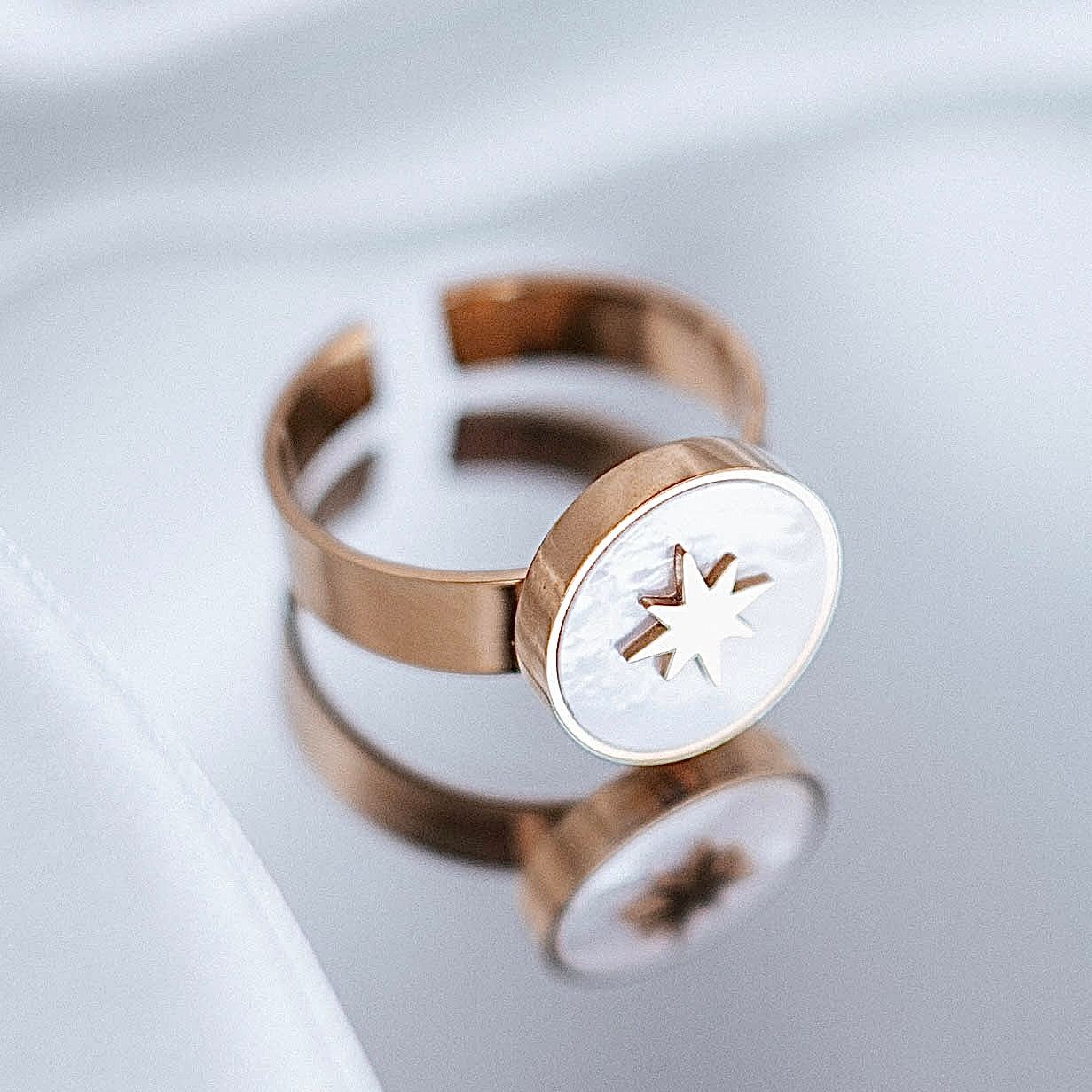 Gredzens "Apaļais perlamutrs un zvaigzne"