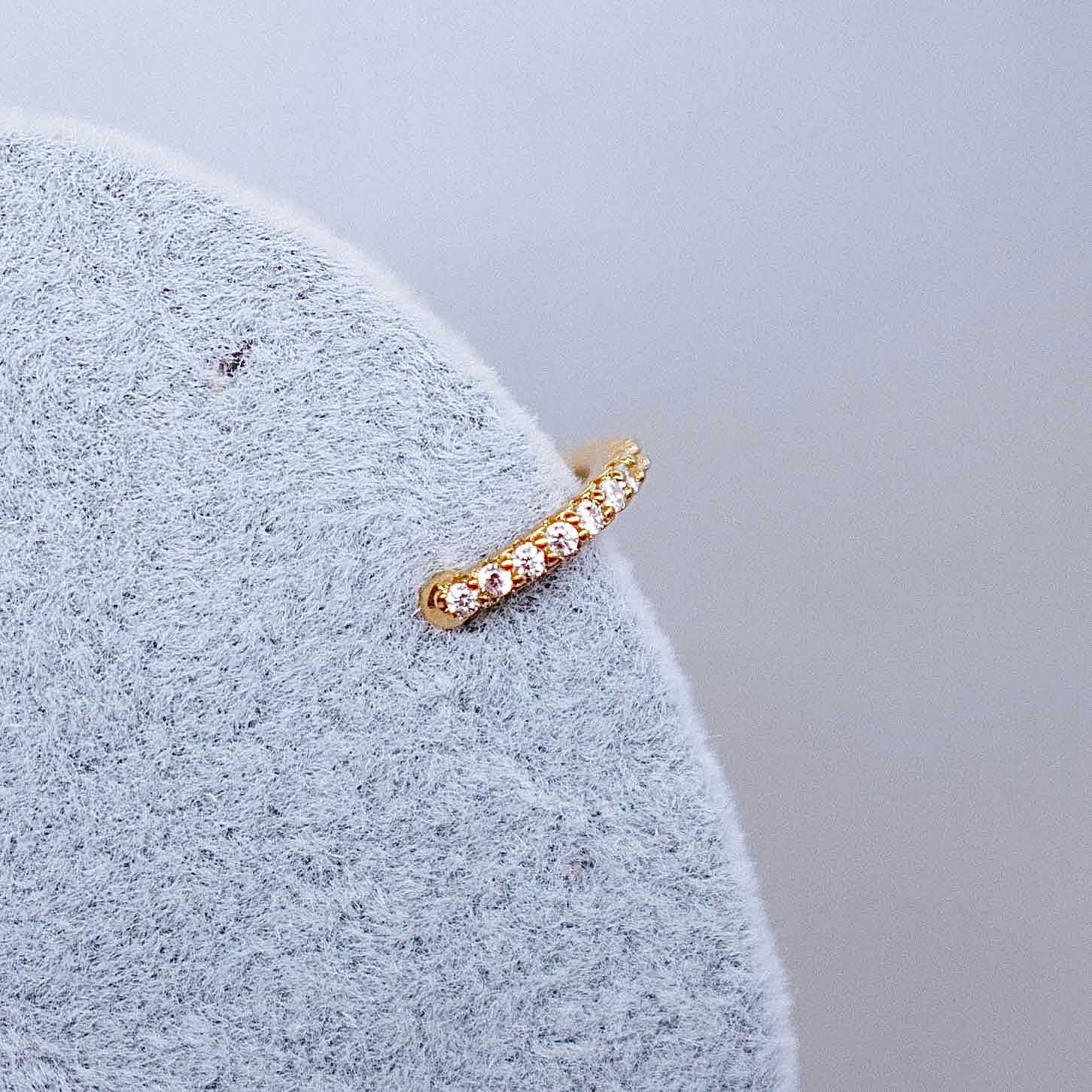 Pīrsings auskars "Viena kristālu rinda"