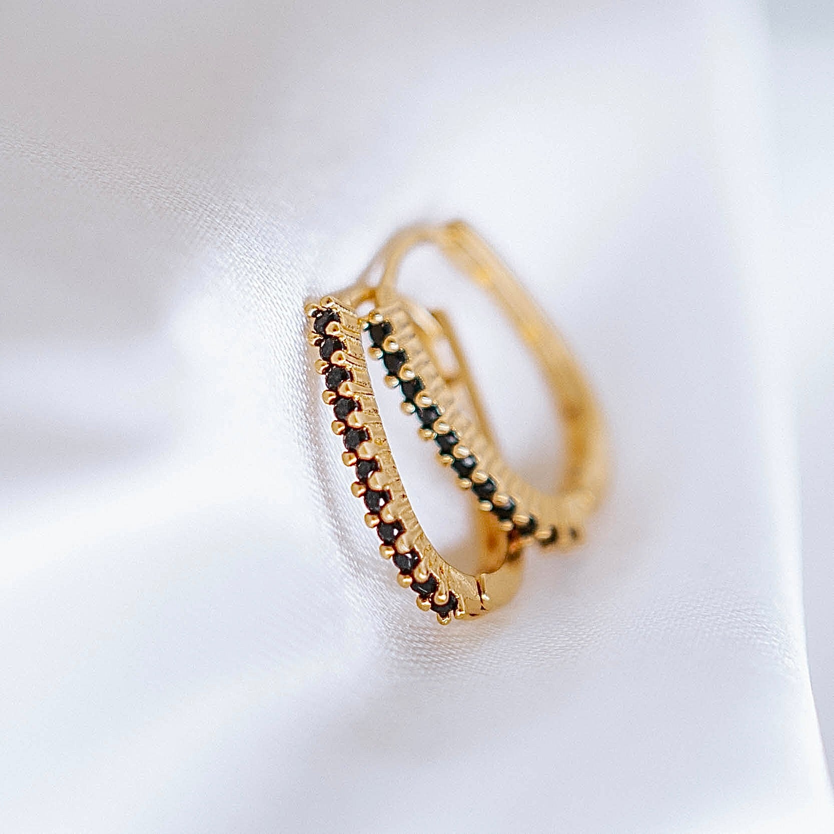 Auskari "Melnie zelta filigrānie"