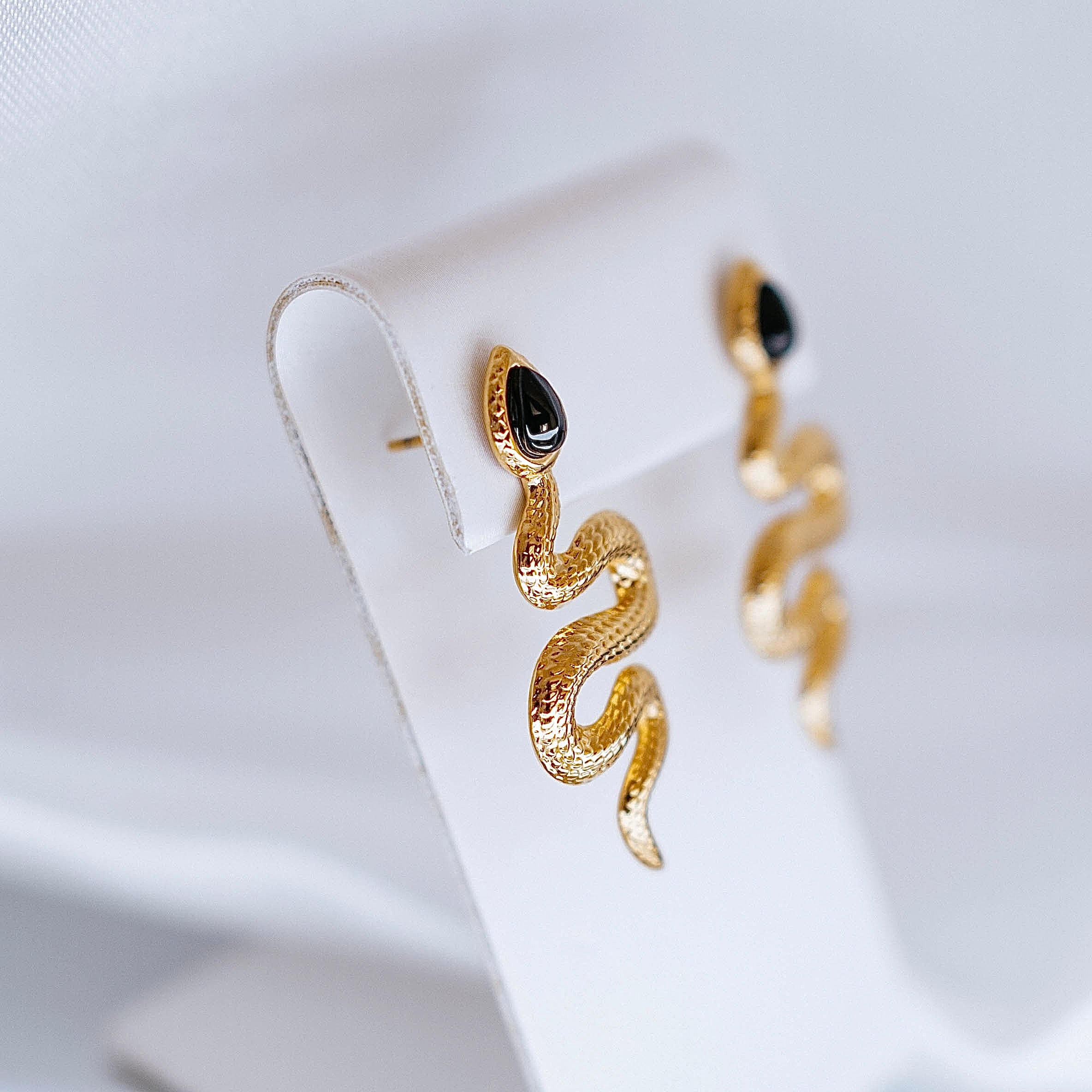 Auskari "Melnā čūska"