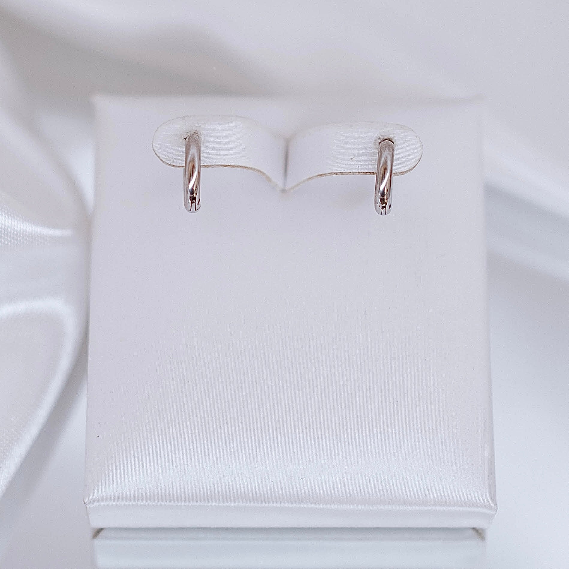 Auskari "Gaišie" izvēlies vienu vai pāri