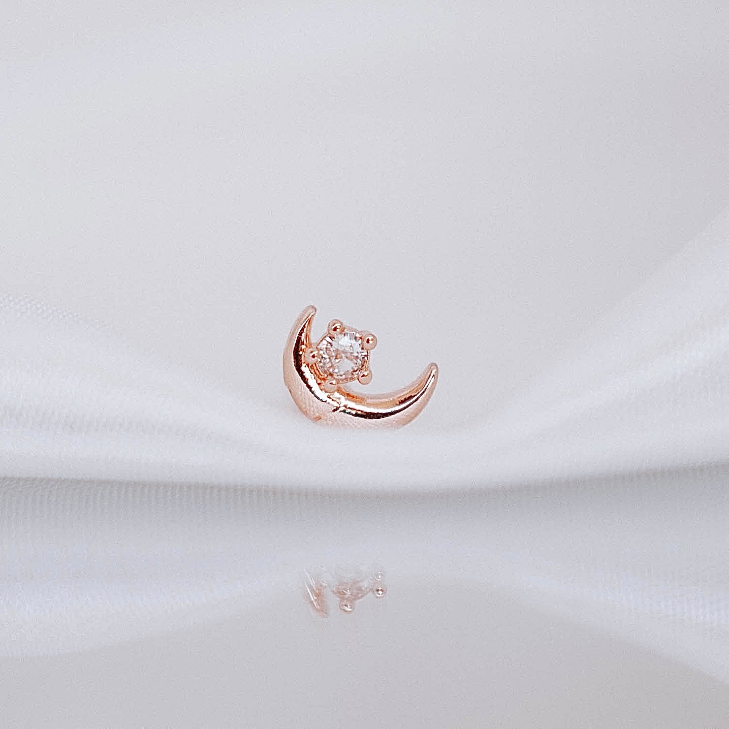 Pīrsings "Mēness un kristāliņš"