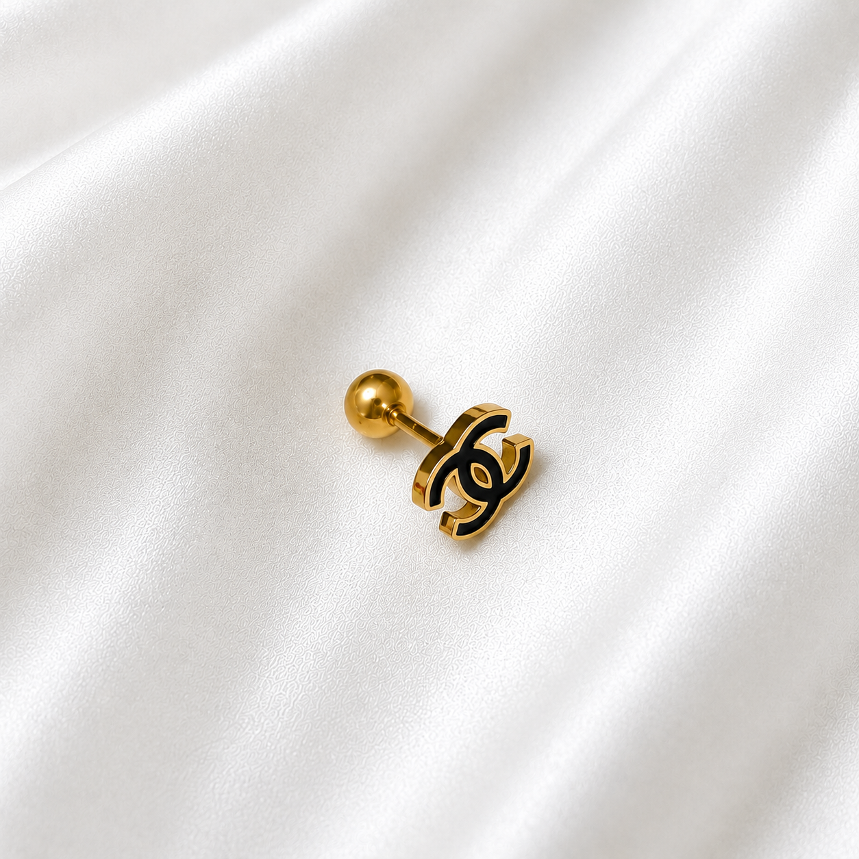 Auss pīrsings The Icon izvēlies savu