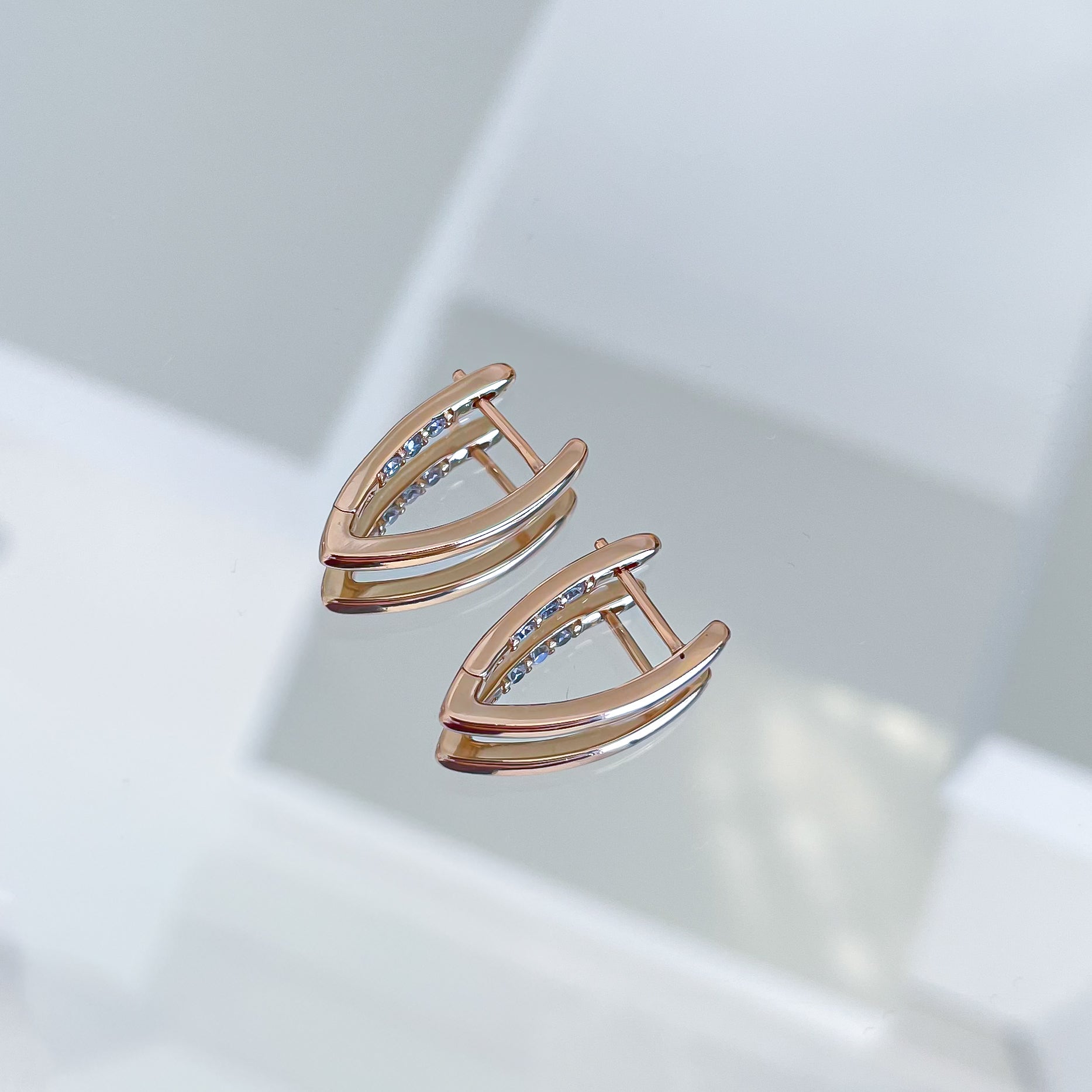 Auskari "Zeltītā lūzuma līnija"