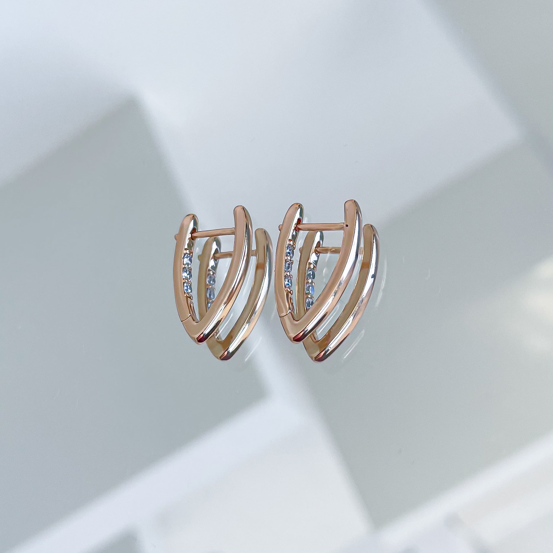 Auskari "Zeltītā lūzuma līnija"