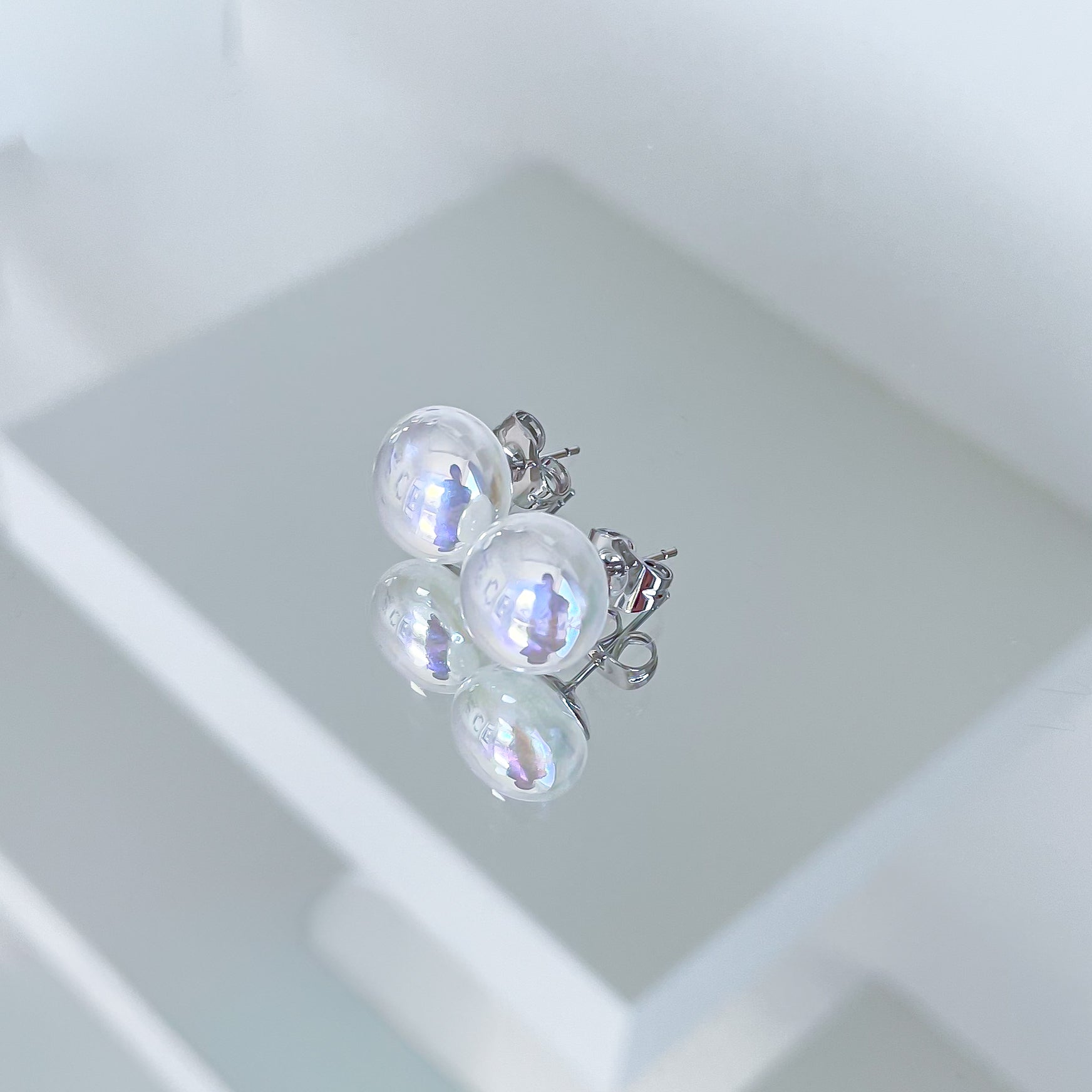 Auskari "Pērles atspulgā"