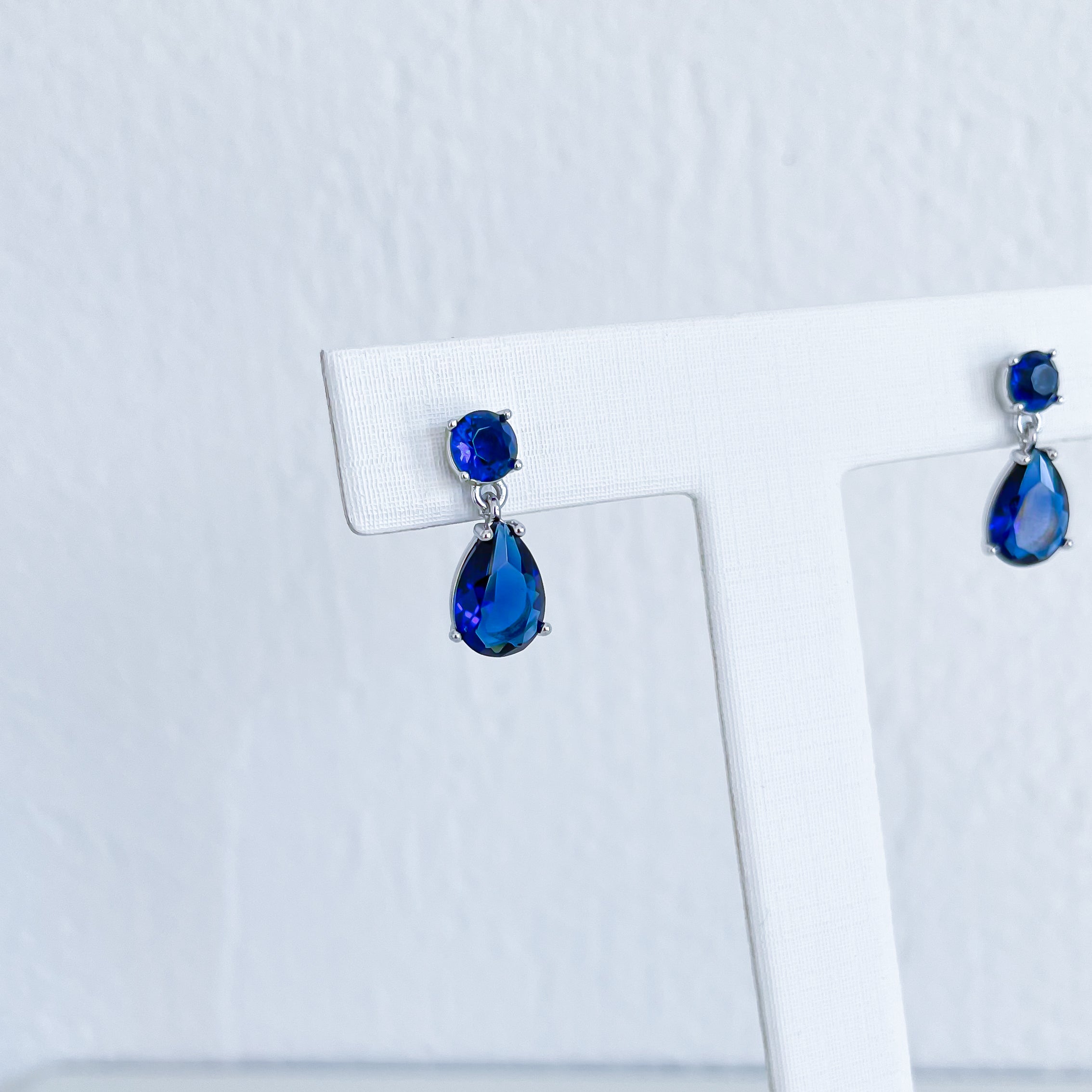 Auskari "Tumši zilā lāsīte"